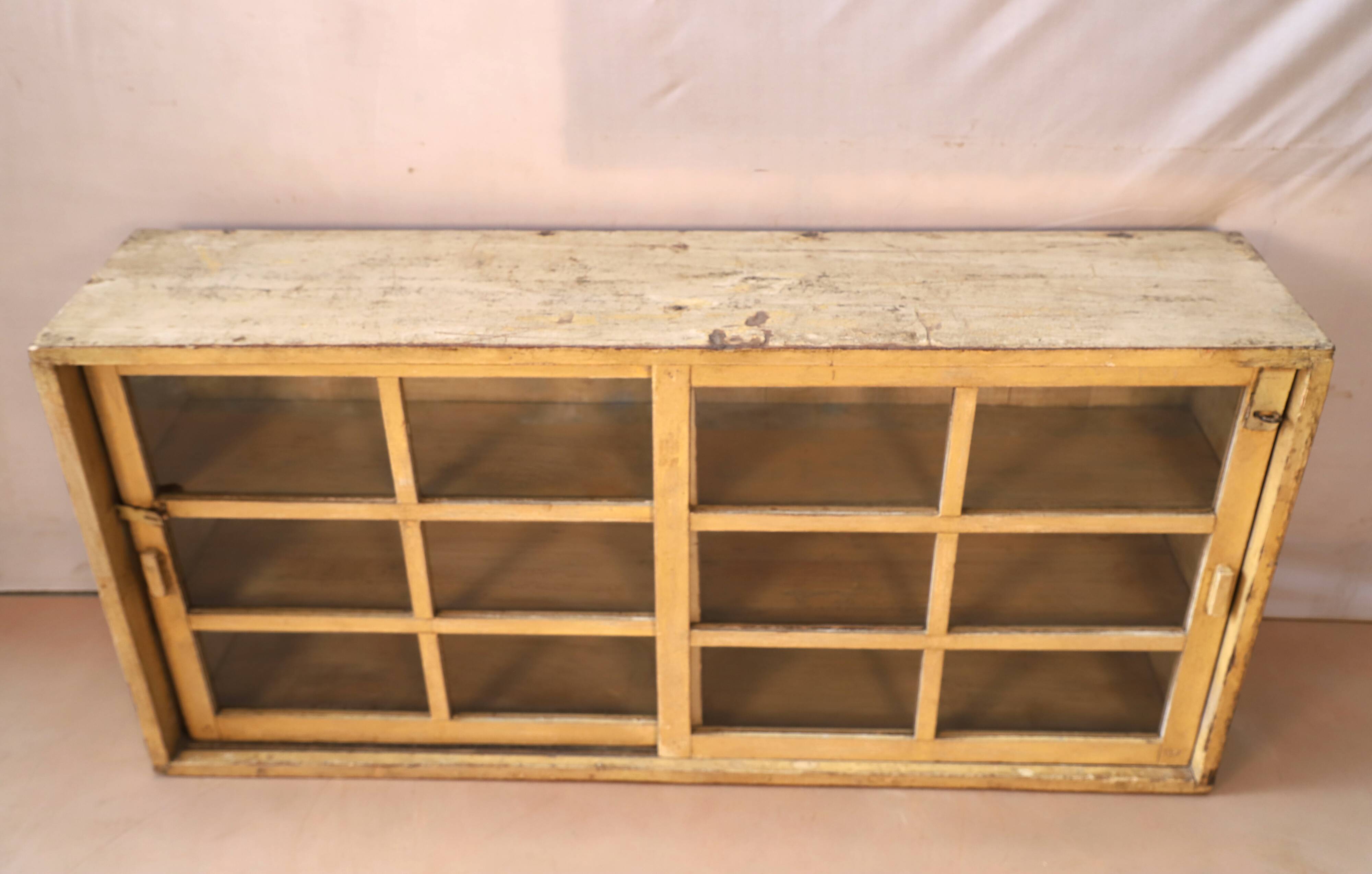 Enfilade - Burmese teak showcase buffet with yellow patina - ecru