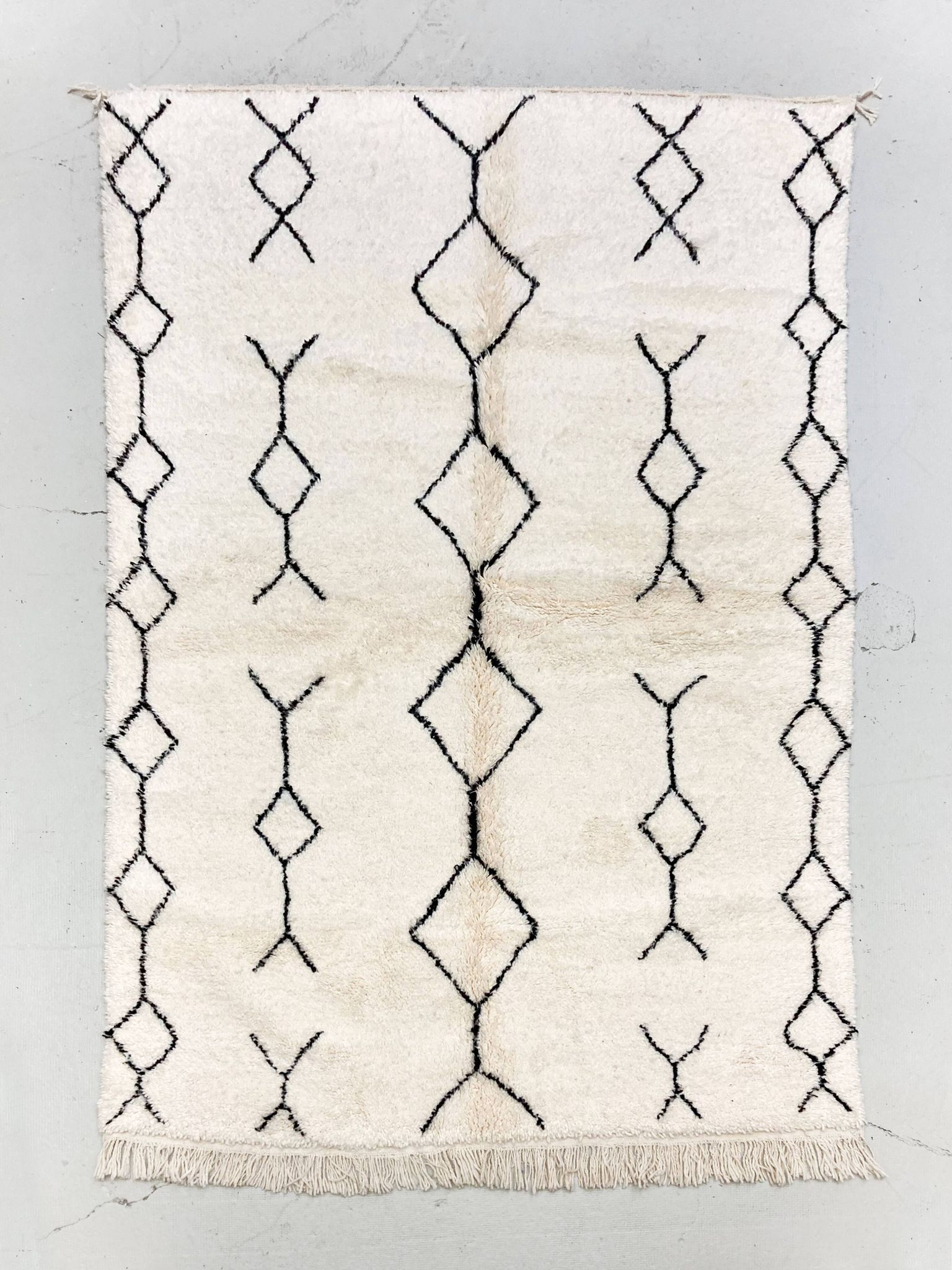 Tapis berbère marocain Beni Ouarain à motifs noirs 2,60x1,60m