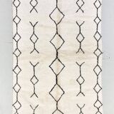 Moroccan Berber carpet Beni Ouarain with black patterns 2.60x1.60m