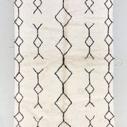 Tapis berbère marocain Beni Ouarain à motifs noirs 2,60x1,60m