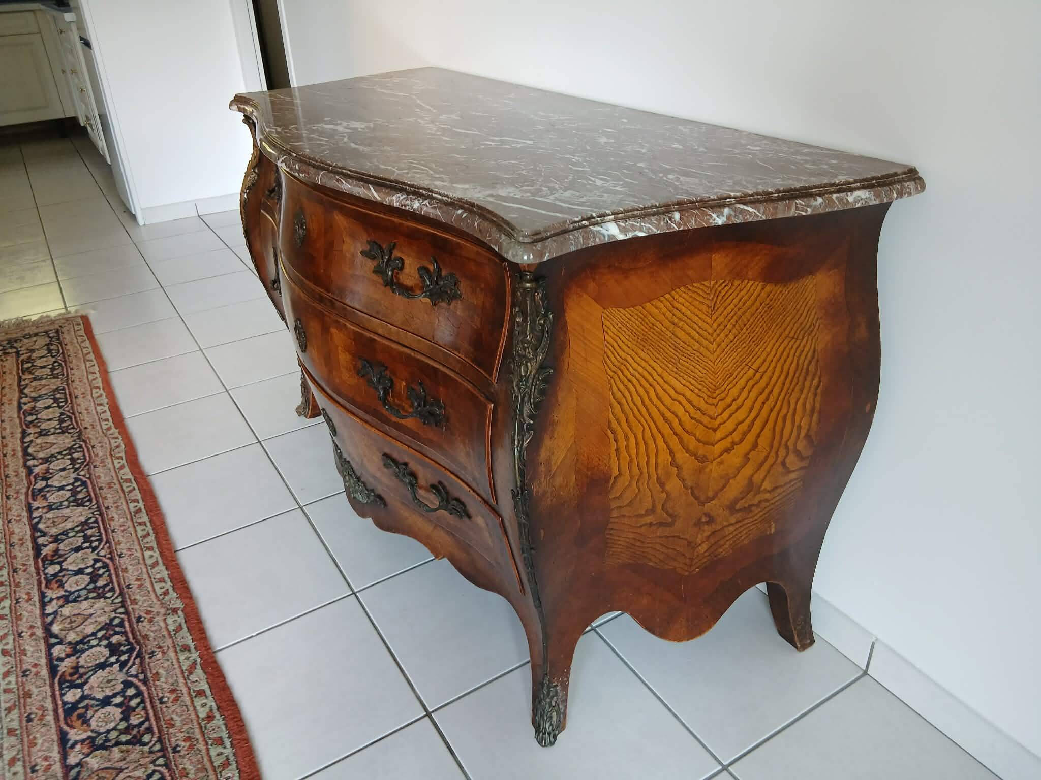 Coffin commode