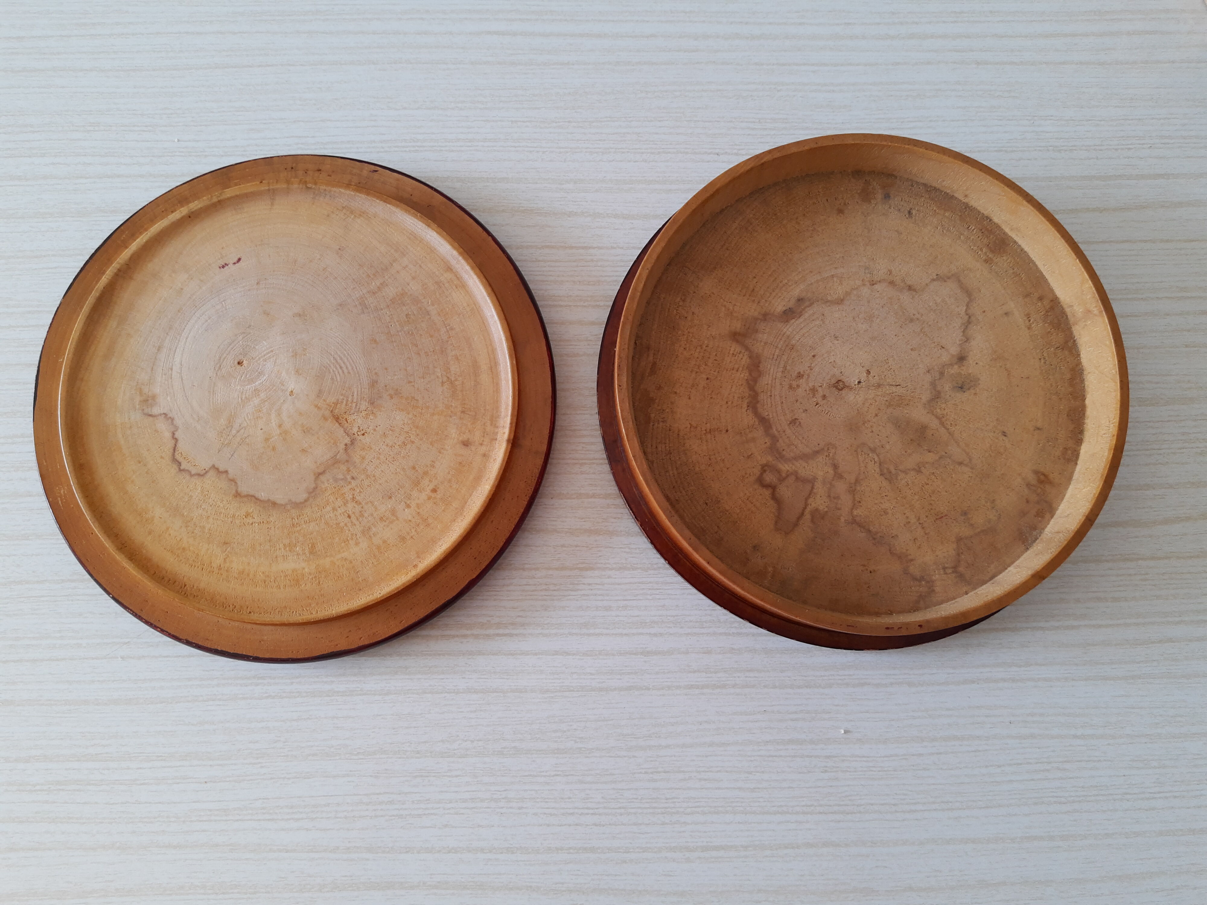 Boite ronde en bois décor floral