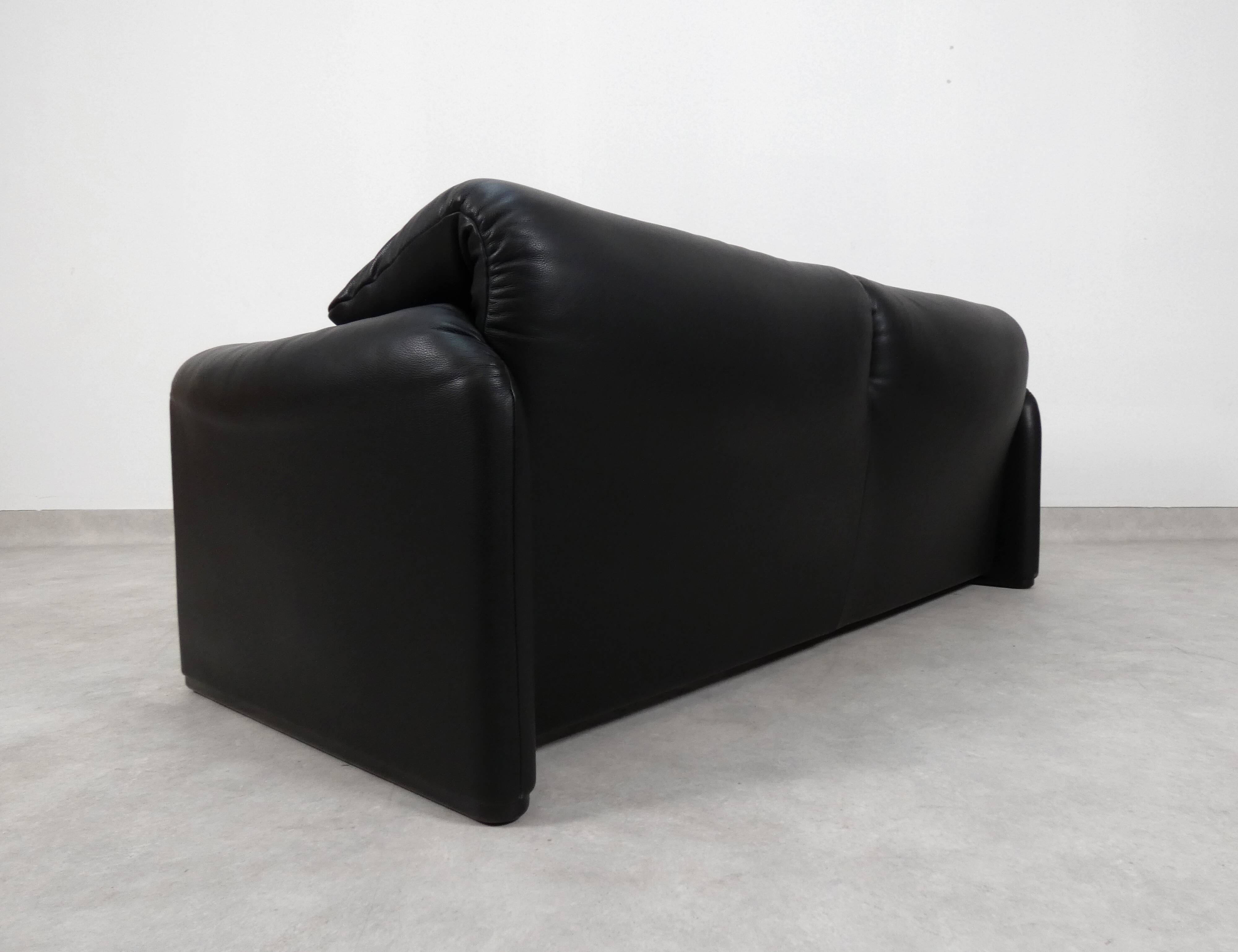 Cassina Maralunga 2,5 seater - black leather