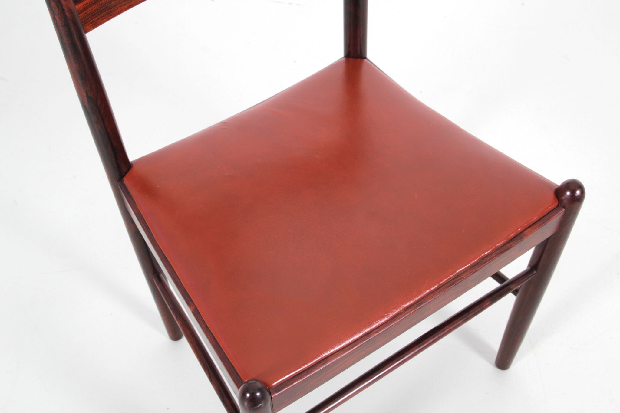 Suite de 4 chaises scandinaves en palissandre de Rio