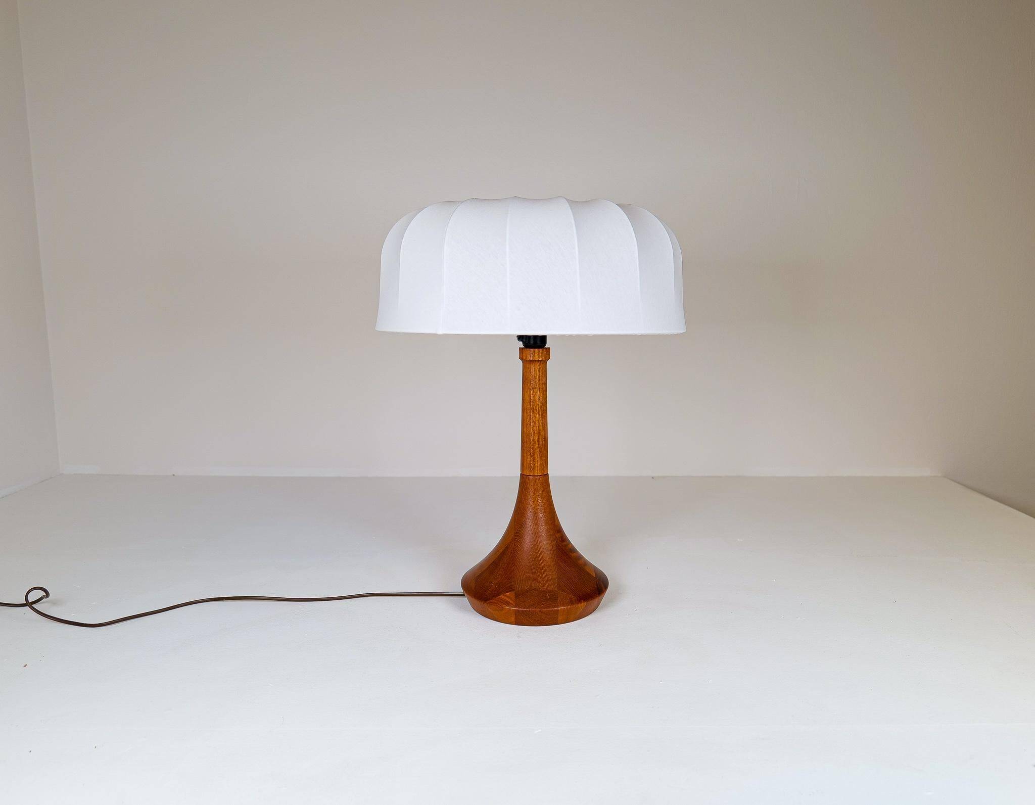 Mid-century table lamp in solid teak by Lisbeth Brams, Denmark, 1960s.