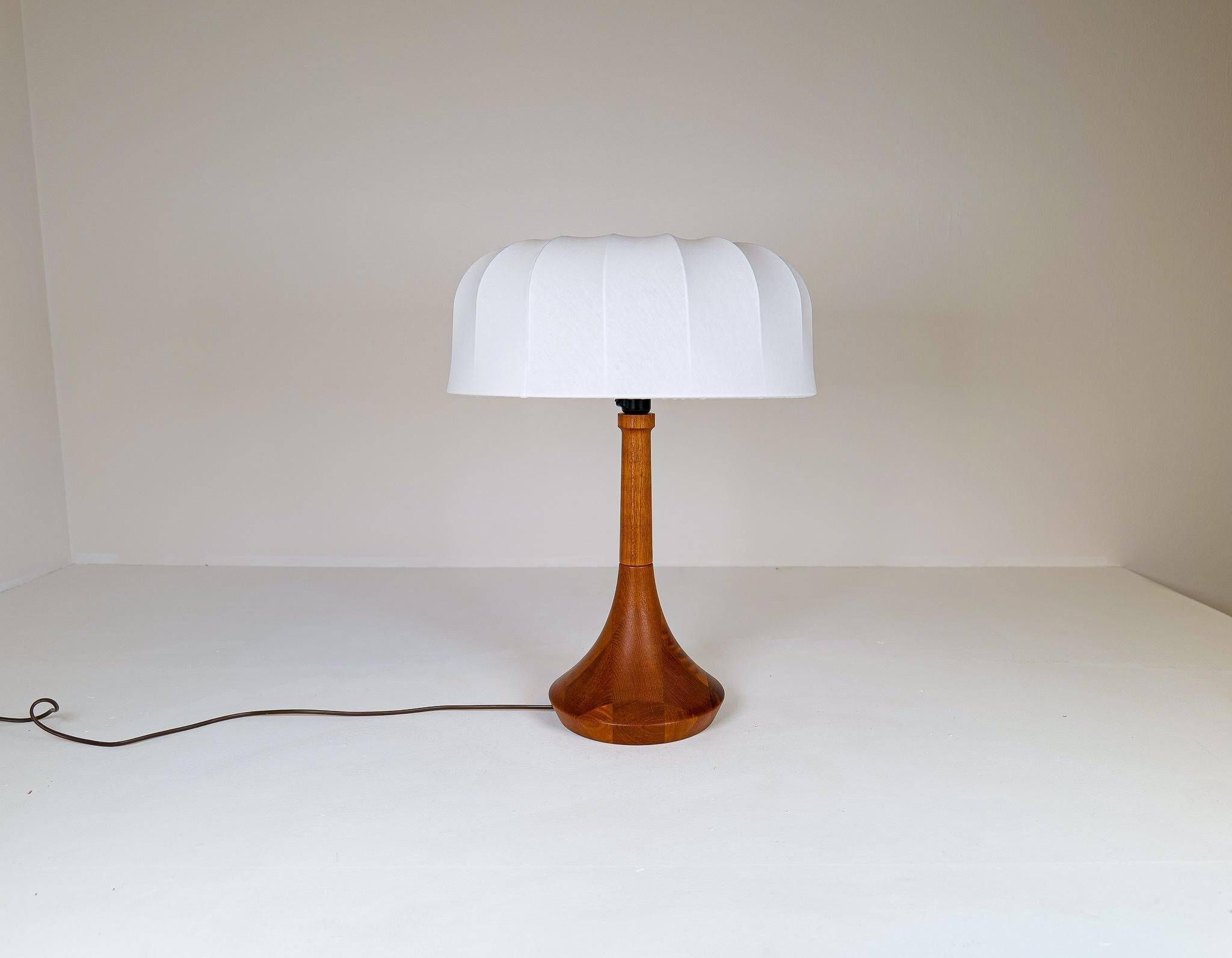 Lampe de table midcentury en teck massif Lisbeth Brams Danemark 1960s