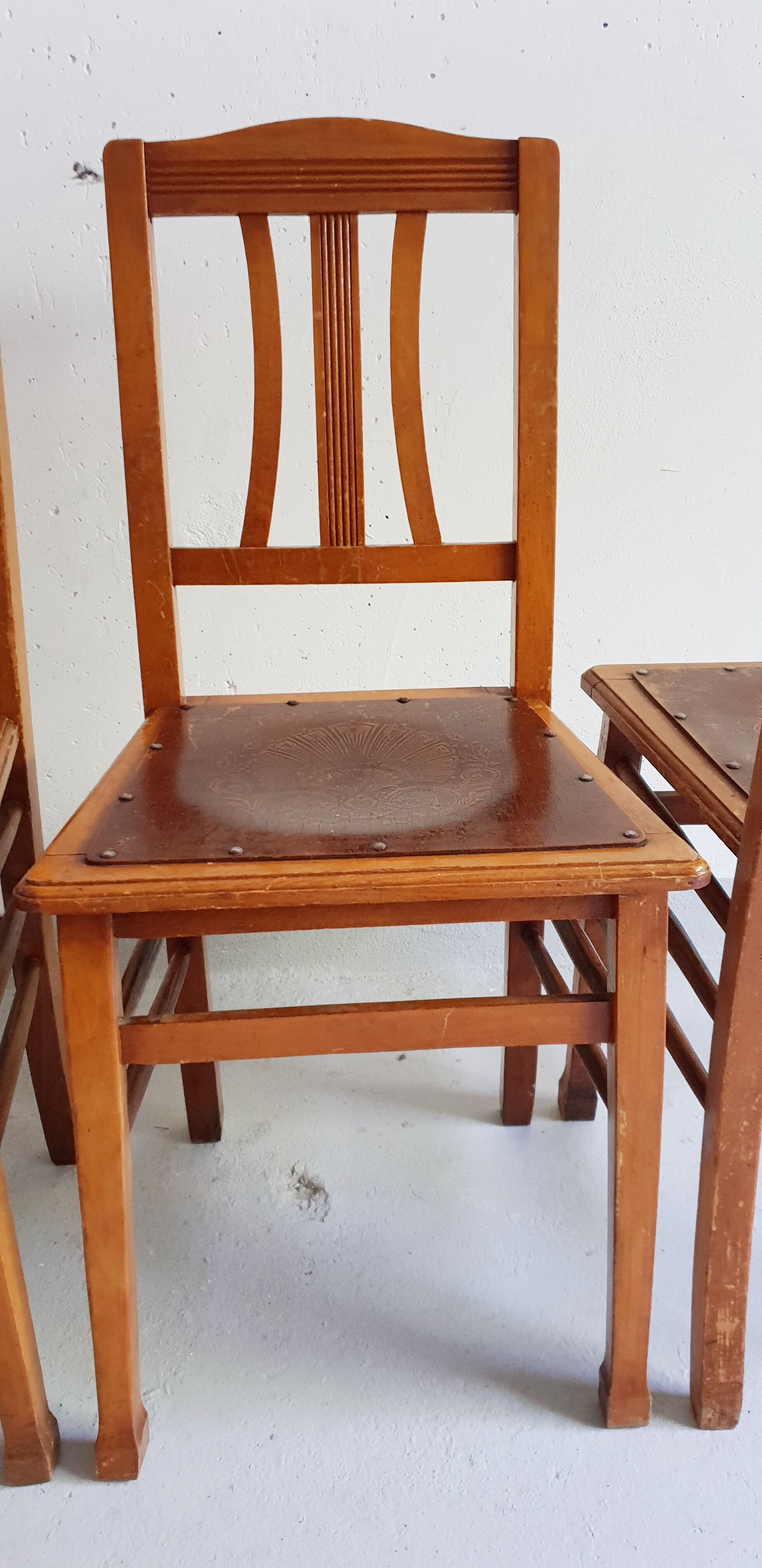 Chaises bistrot  décor gravé