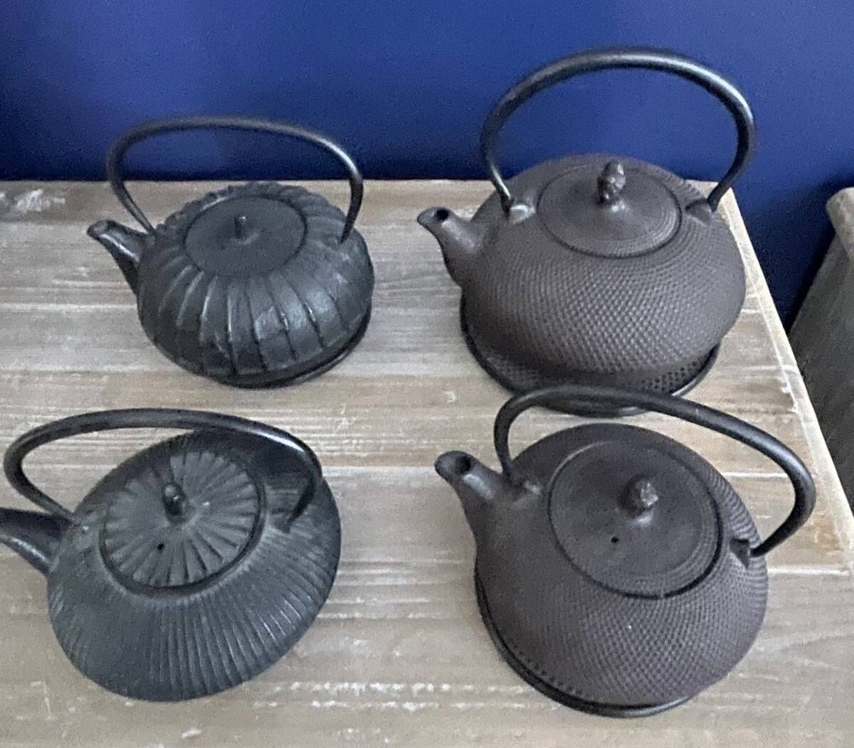 Set of 4 Japanese teapots