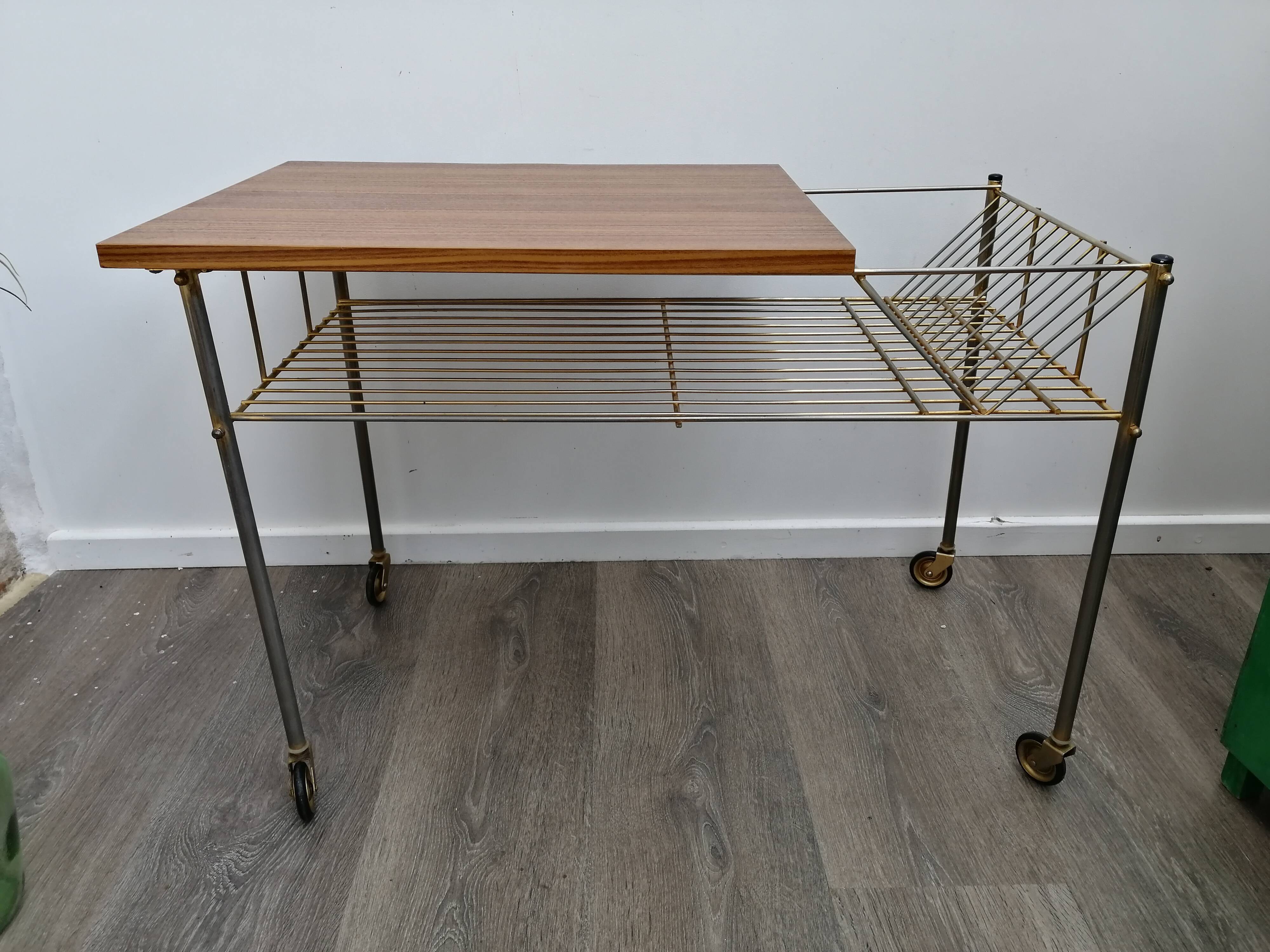 Desserte range vinyls