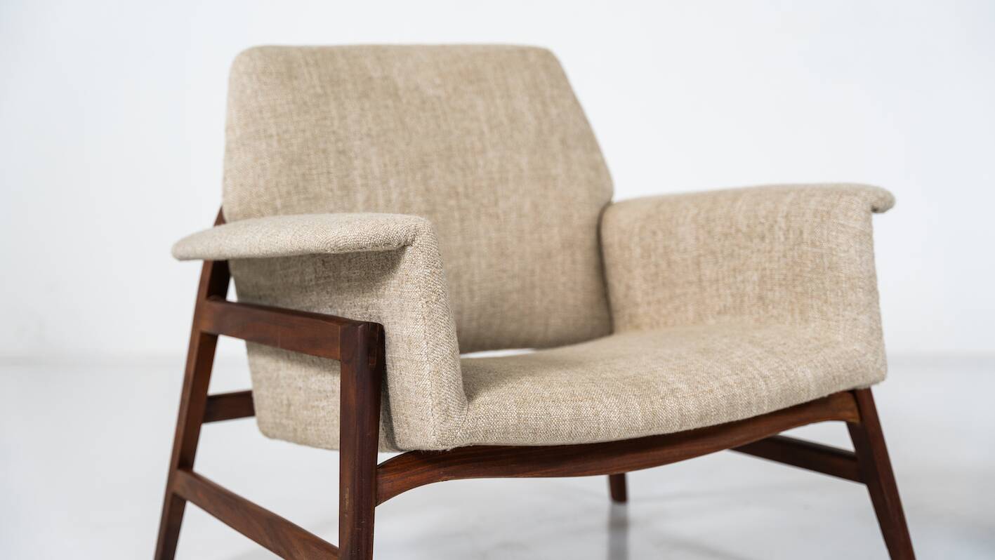 Mid-Century Modern Pair of Armchairs in the style of Gianfranco Frattini, Italy, 1960s