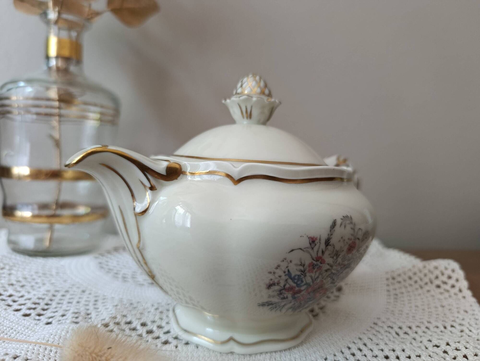 Porcelain teapot with floral and gold decoration, Old Royal Manufacture