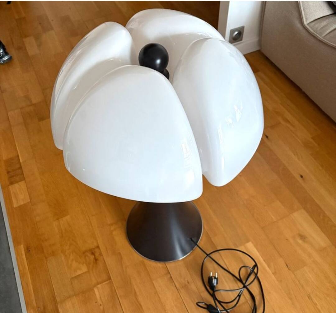 Pipistrello lamp, iconic Italian design with a telescopic base.