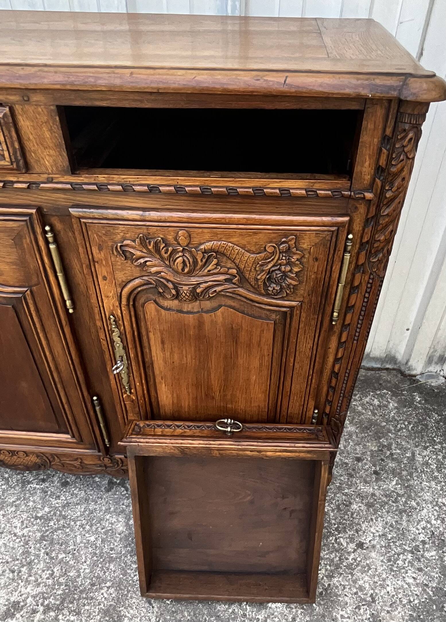 Louis XV style sideboard in solid oak, country style, 19th century