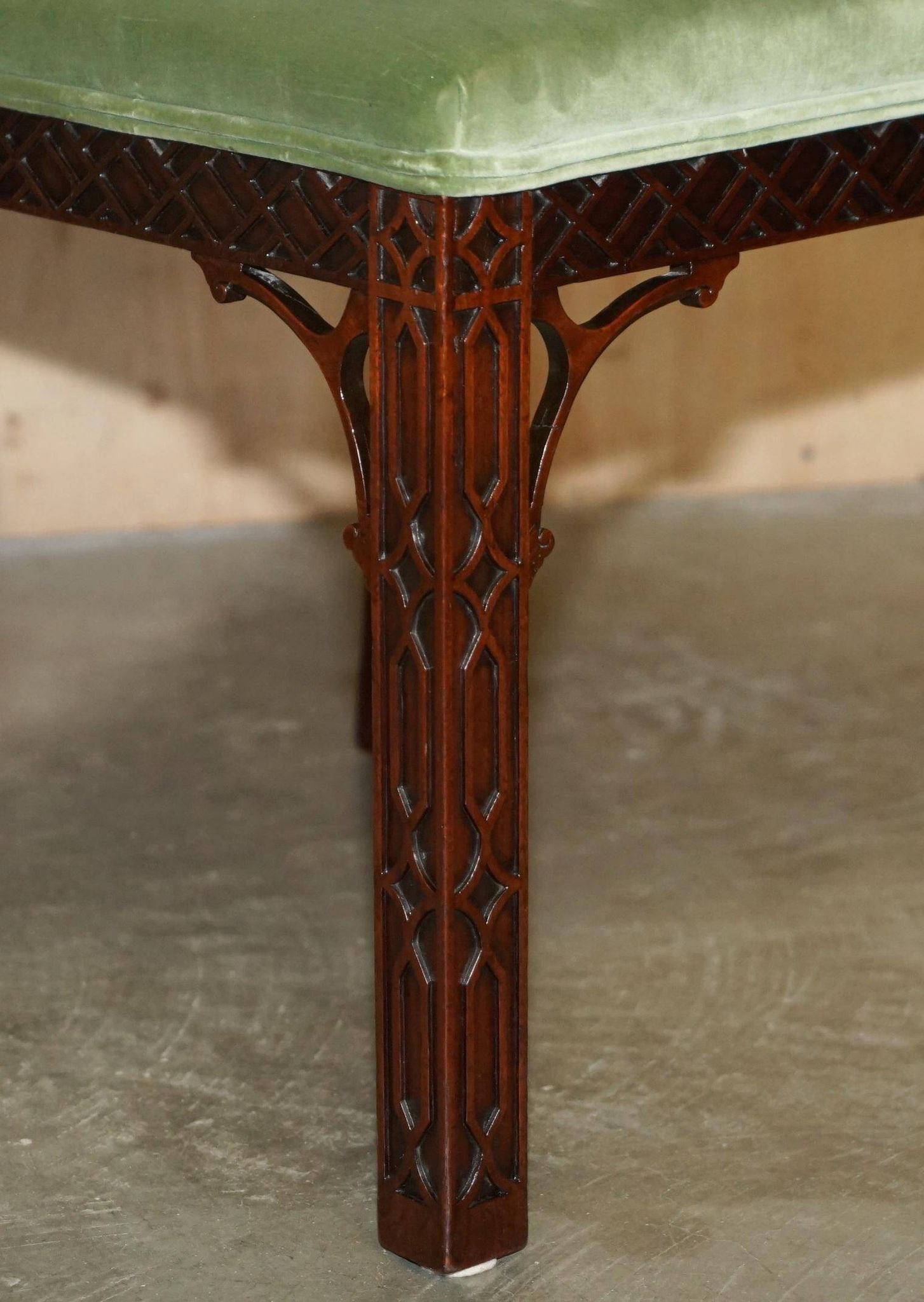 Paire de chaises d'appoint victorien Thomas Chippendale finement sculptées