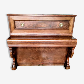 Upright piano