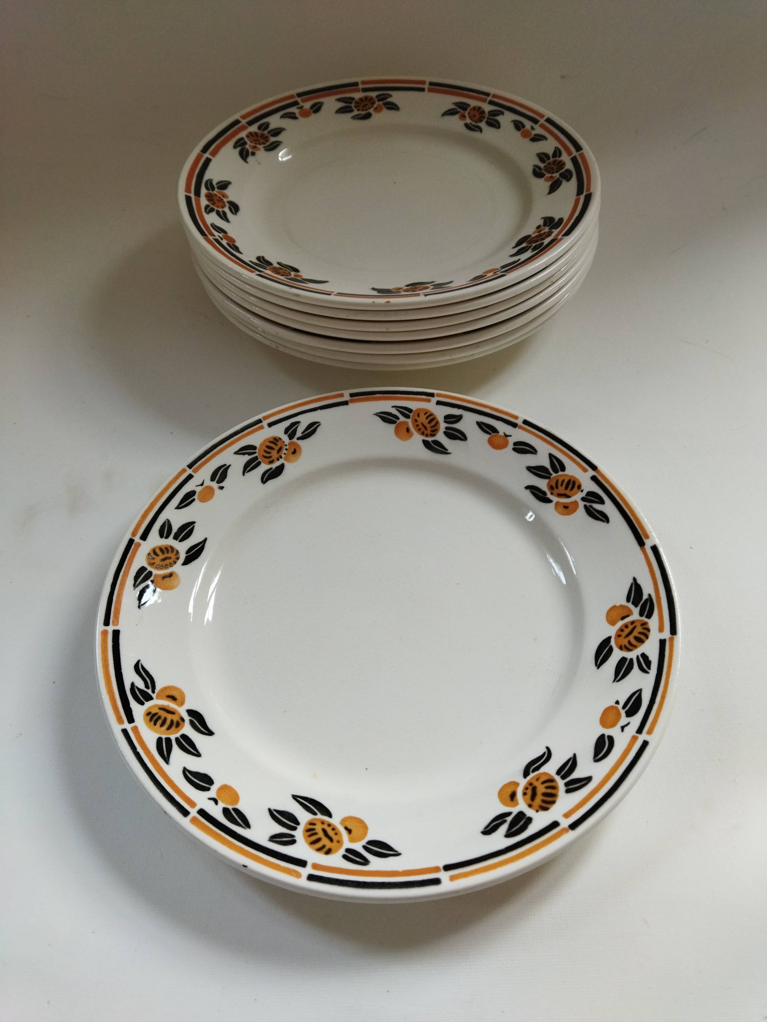 8 Badonviller “Modern” plates