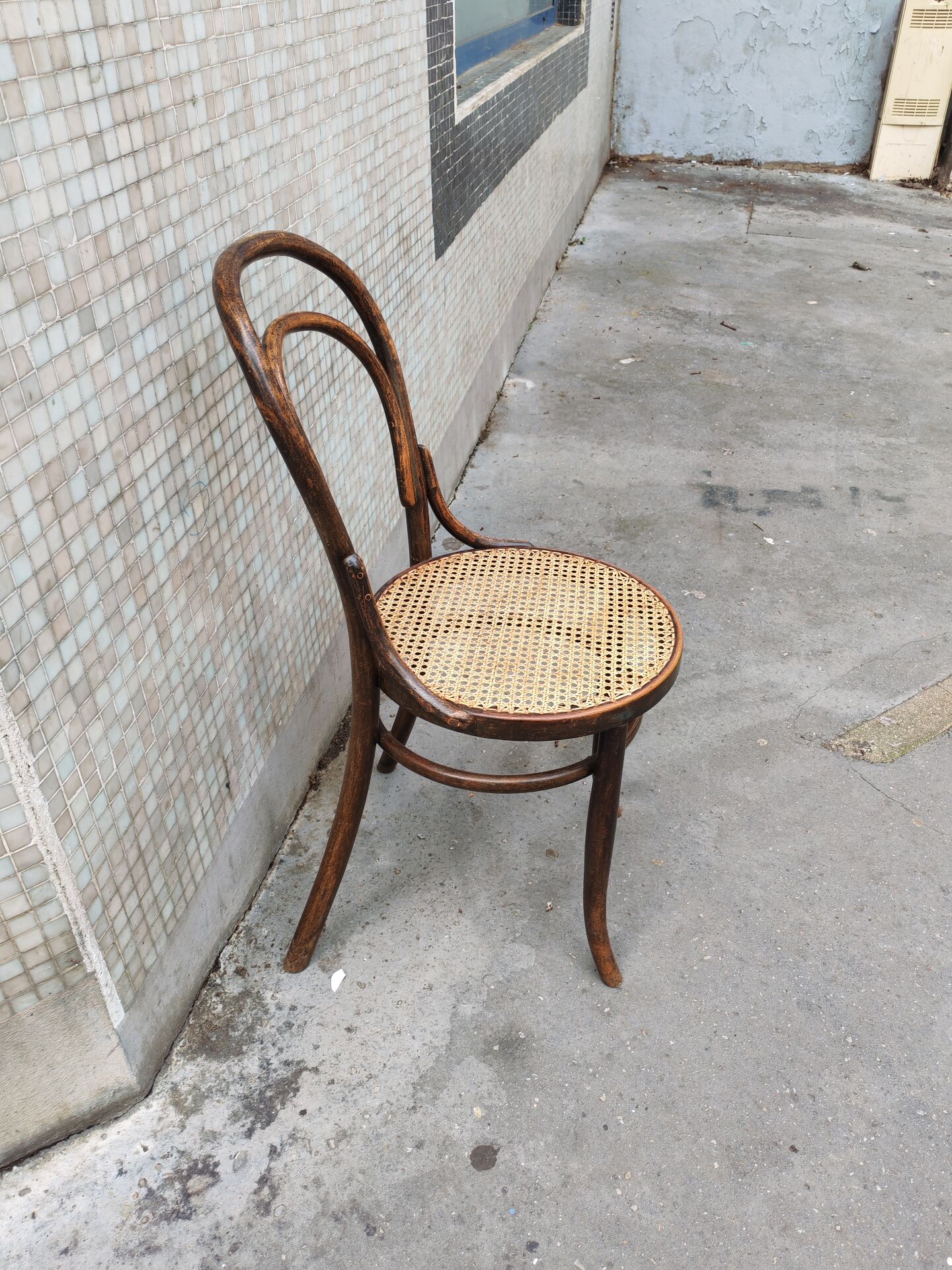 Chaise bistrot ancienne en bois courbé modèle18  Thonet