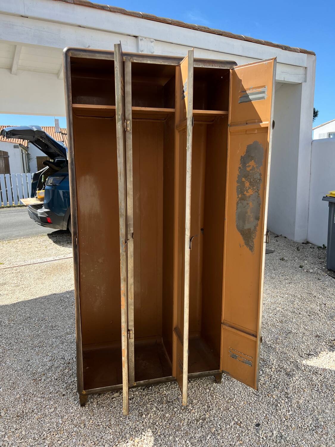 Industrial Cloakroom