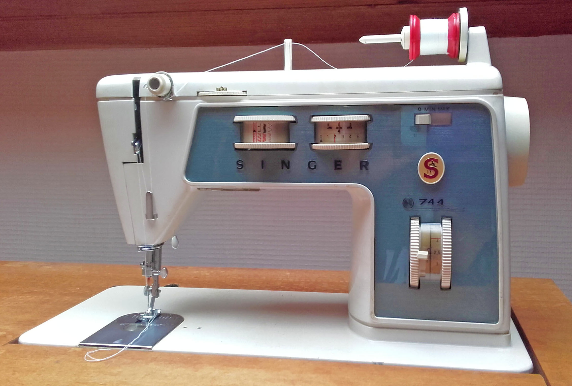 Furniture machine sewing Singer 744
