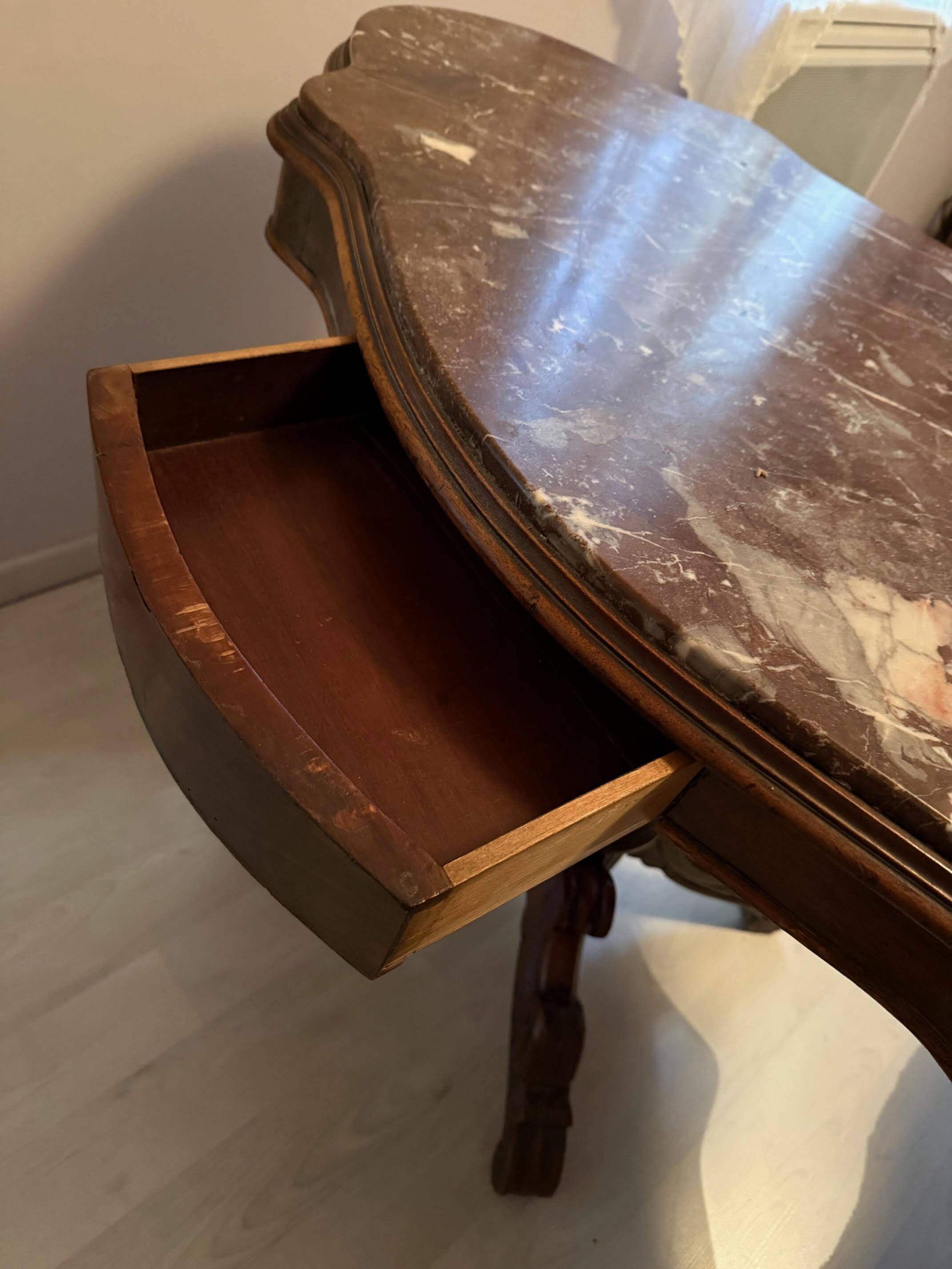 Violin-shaped oval pedestal table
