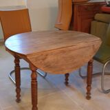 Round table with flaps