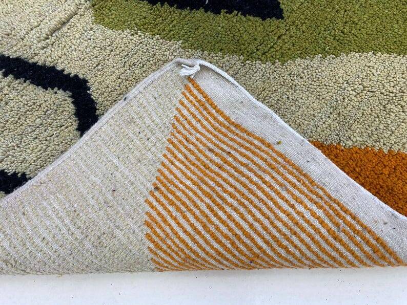 Traditional hand-woven Beni Ouraine rug, size 150 x 250 cm