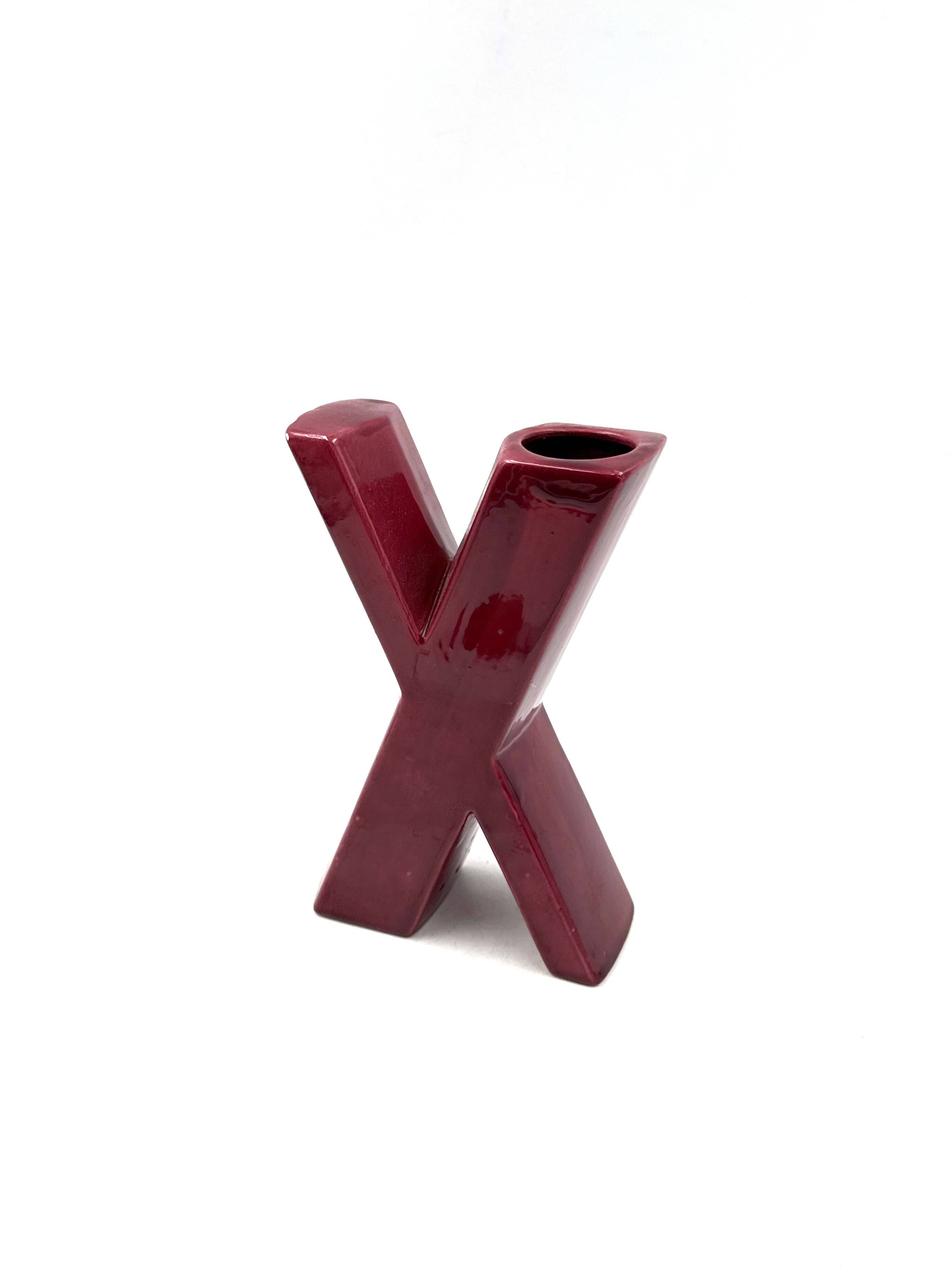 Space age red X letter shaped solifleur vase, Marcel Radureau France 1970