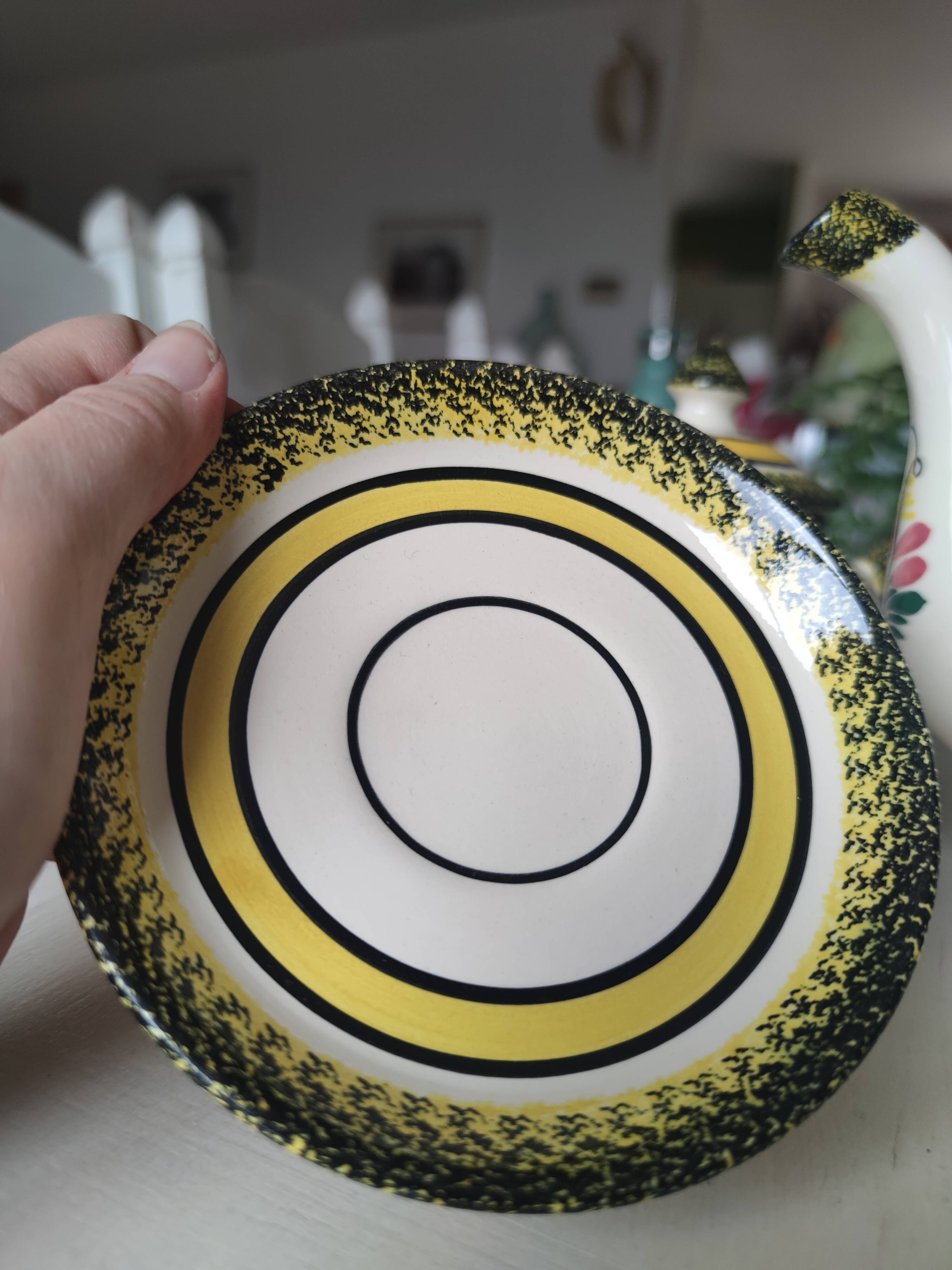 Henriot Quimper coffee service 8 cups/saucers, coffee pot, sugar bowl, jug.