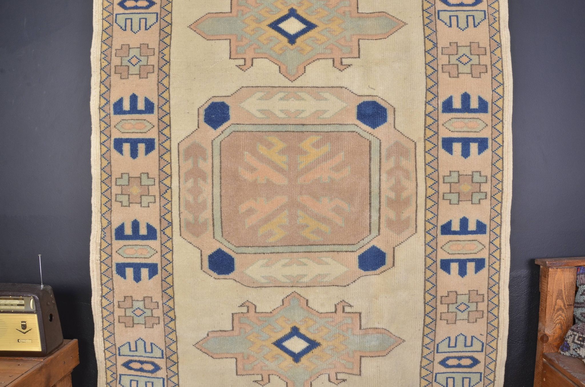 Tapis vintage unique de petite taille, neutre, réf. 2380