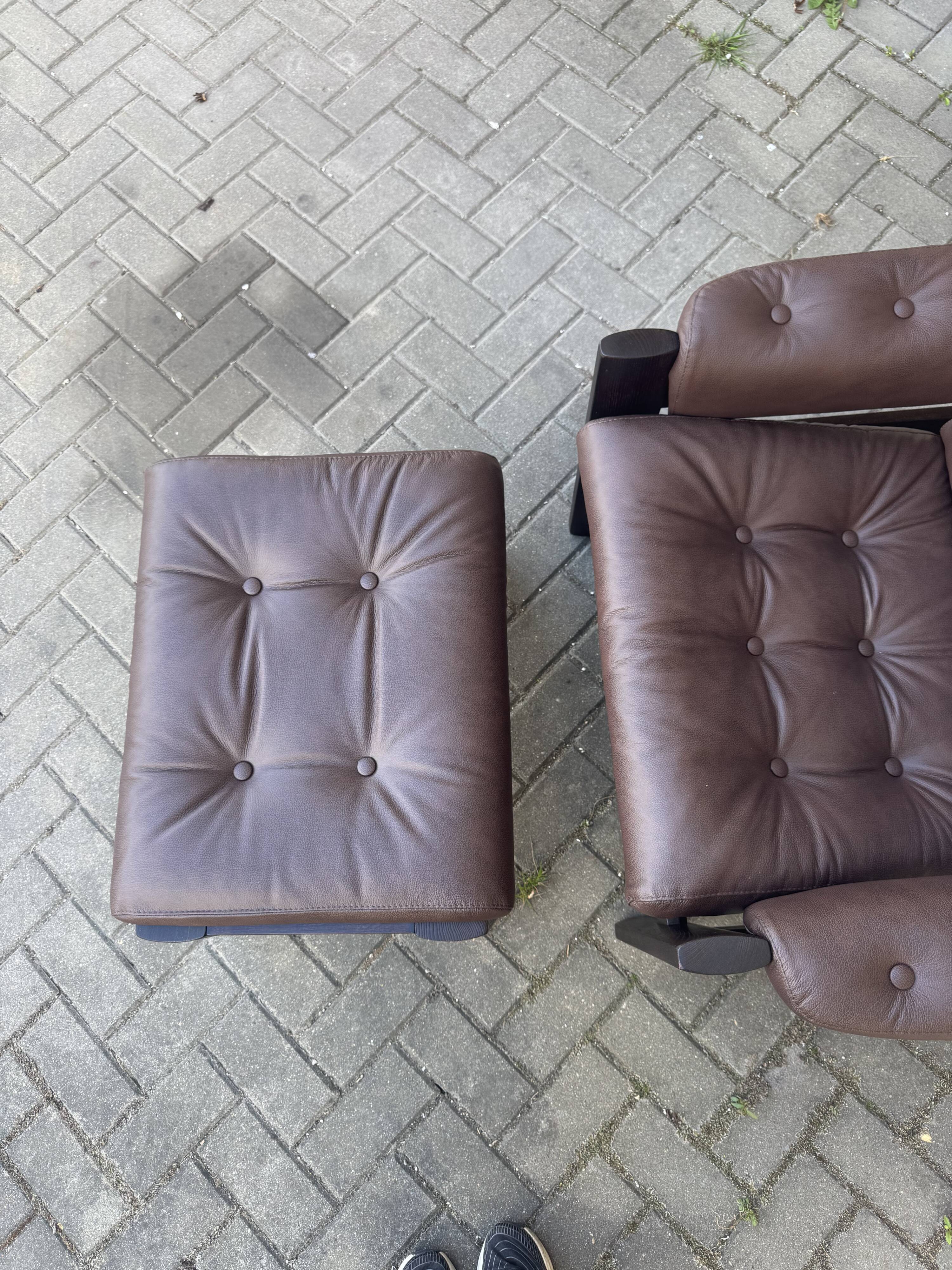 Fauteuil et repose-pieds Ekornes Amigo vintage – Rénové