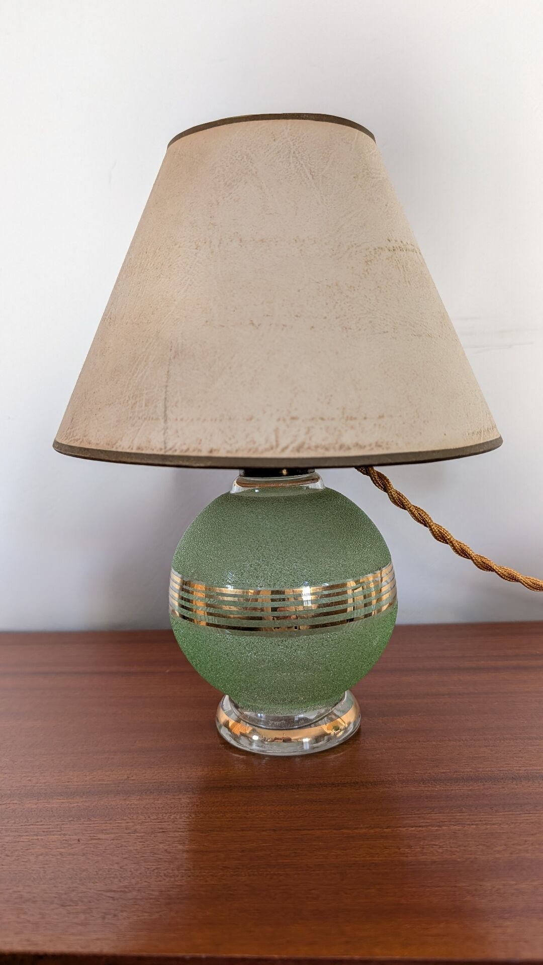 Lampe de table en verre granité vert