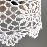 Beige crochet suspension
