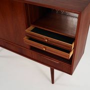 Buffet haut en teck, design danois, années 1960, designer : EW Bach