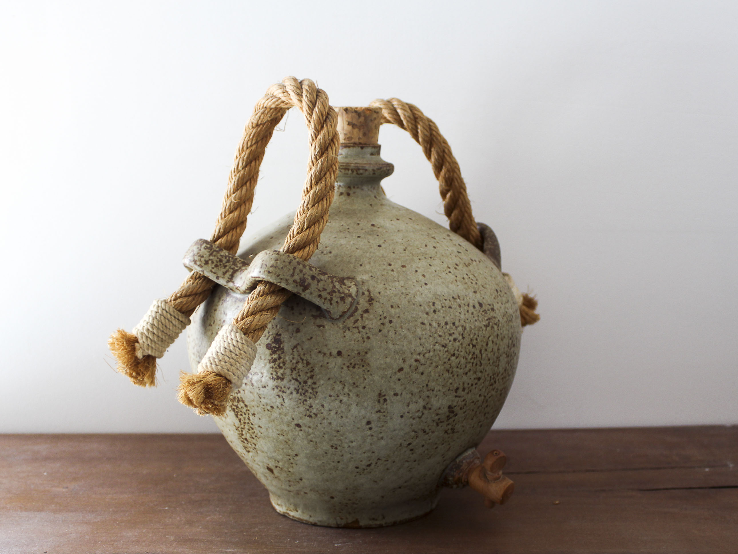 Keraluc stoneware vine