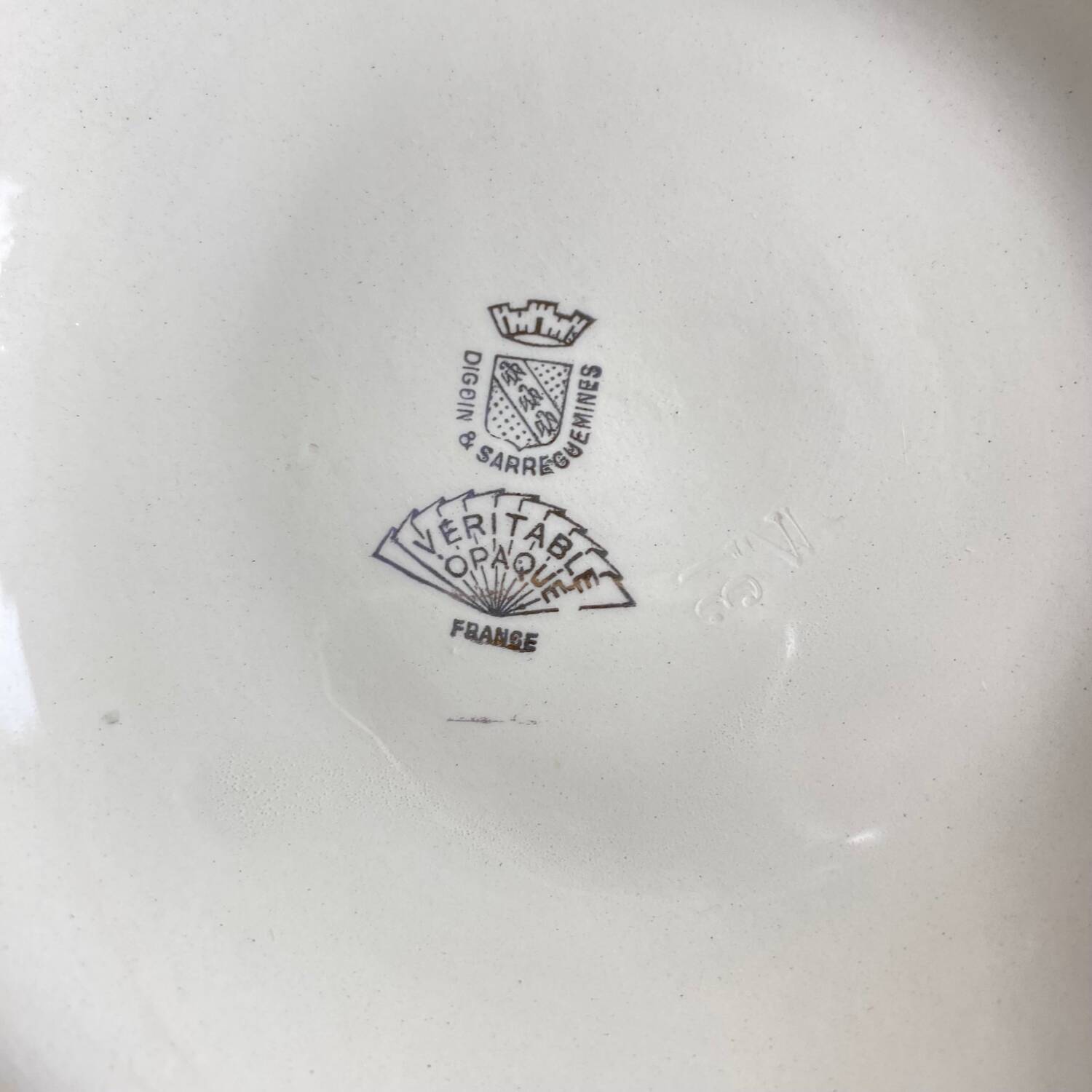 Opaque porcelain soup tureen Digoin and Sarreguemines
