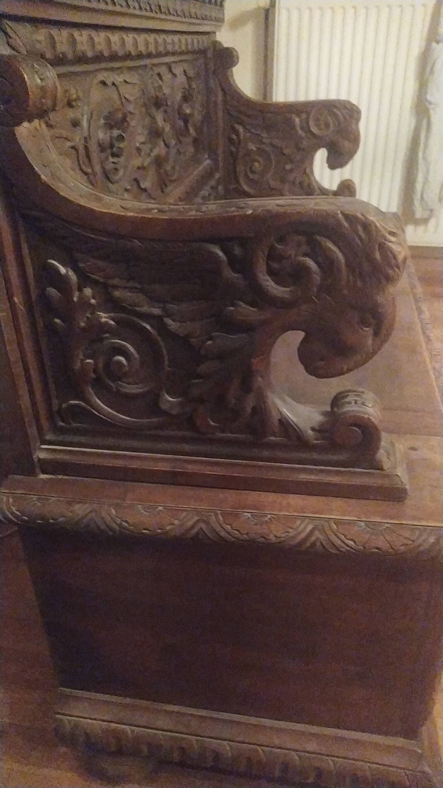 Gothic church bench with chest in carved oak