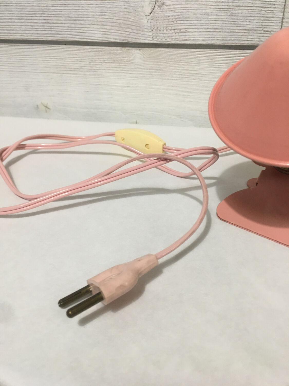 Mushroom lamp with clip