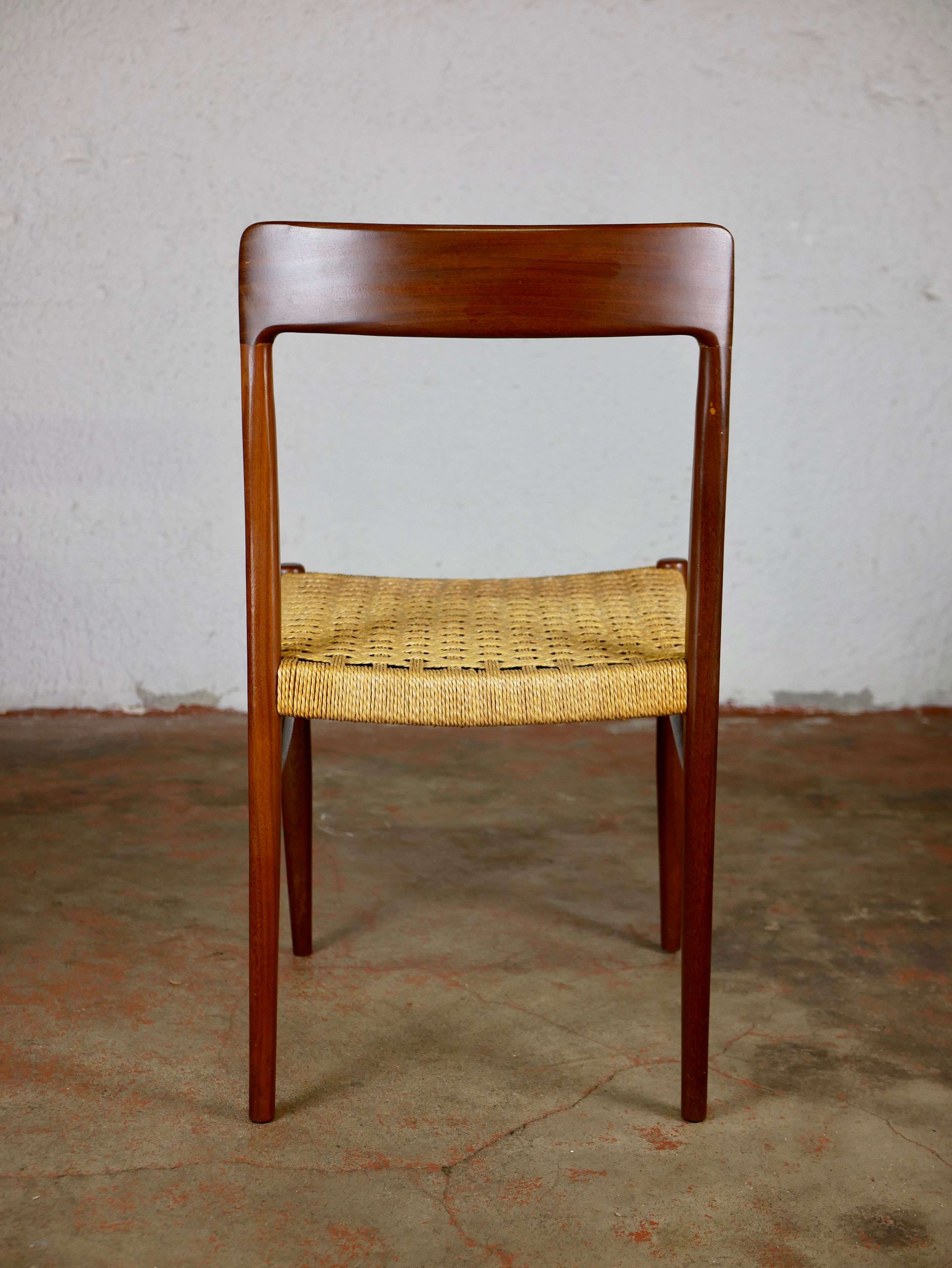 Suite de 6 chaises scandinaves en corde et teck