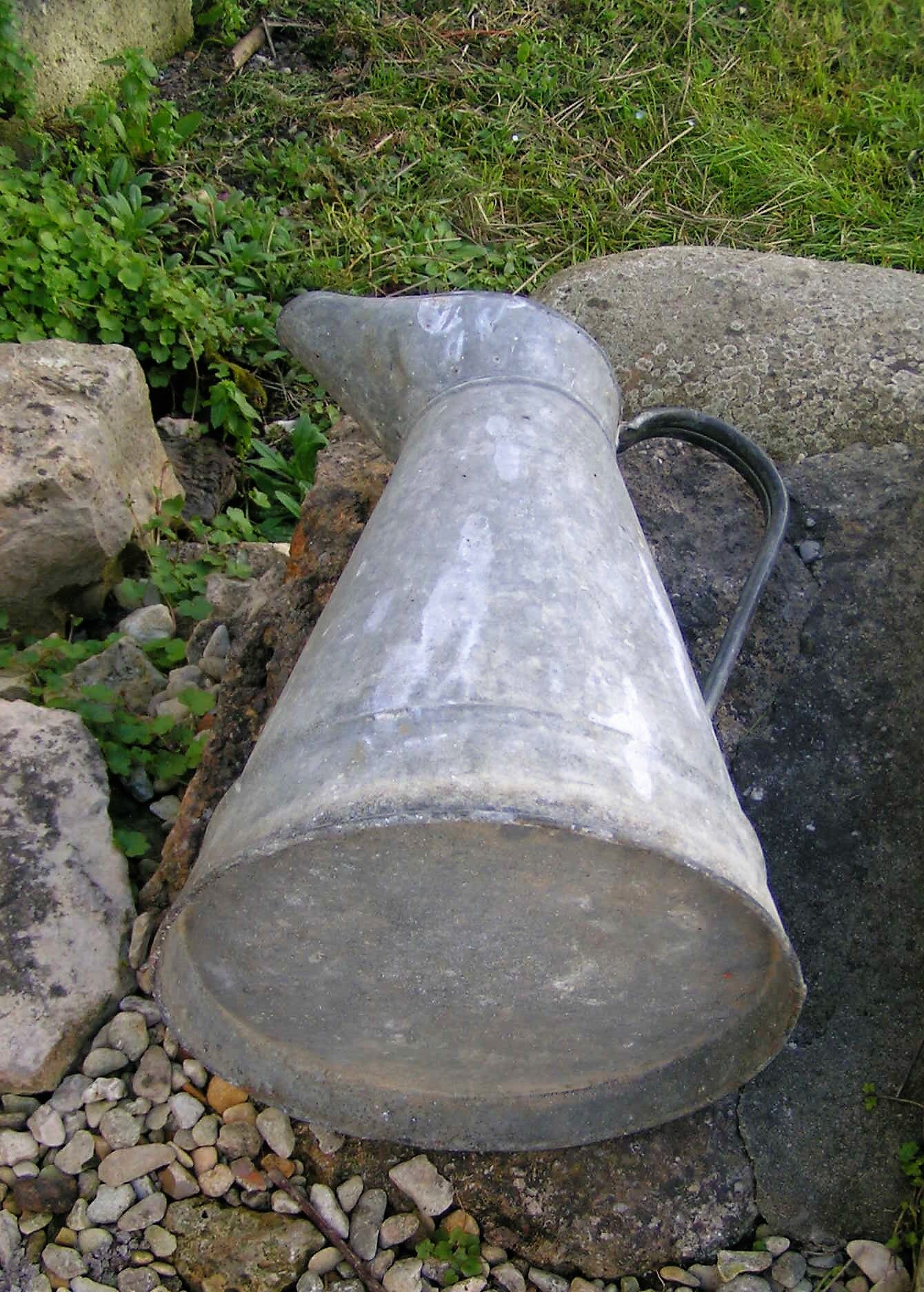 Broc a water in zinc