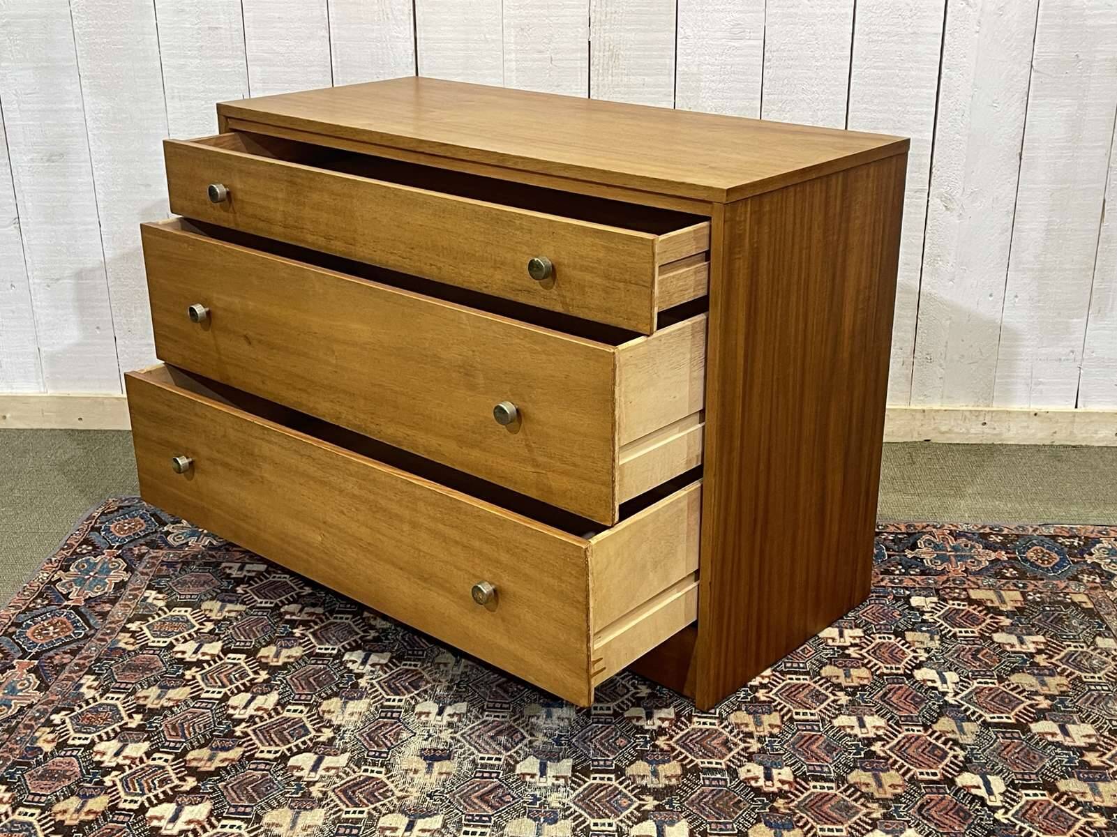 English chest of drawers from the 70s in mahogany