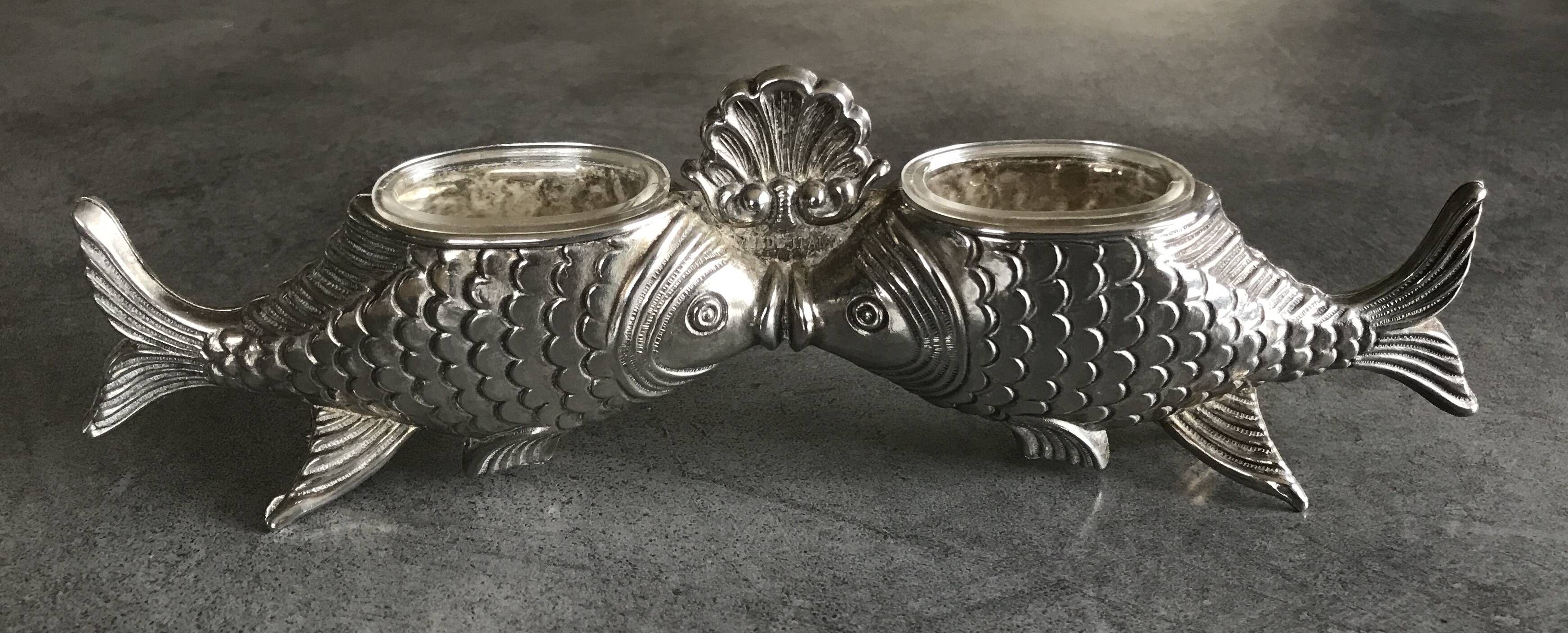 Salt and pepper shaker holder with a pair of fish in metal, Italian design