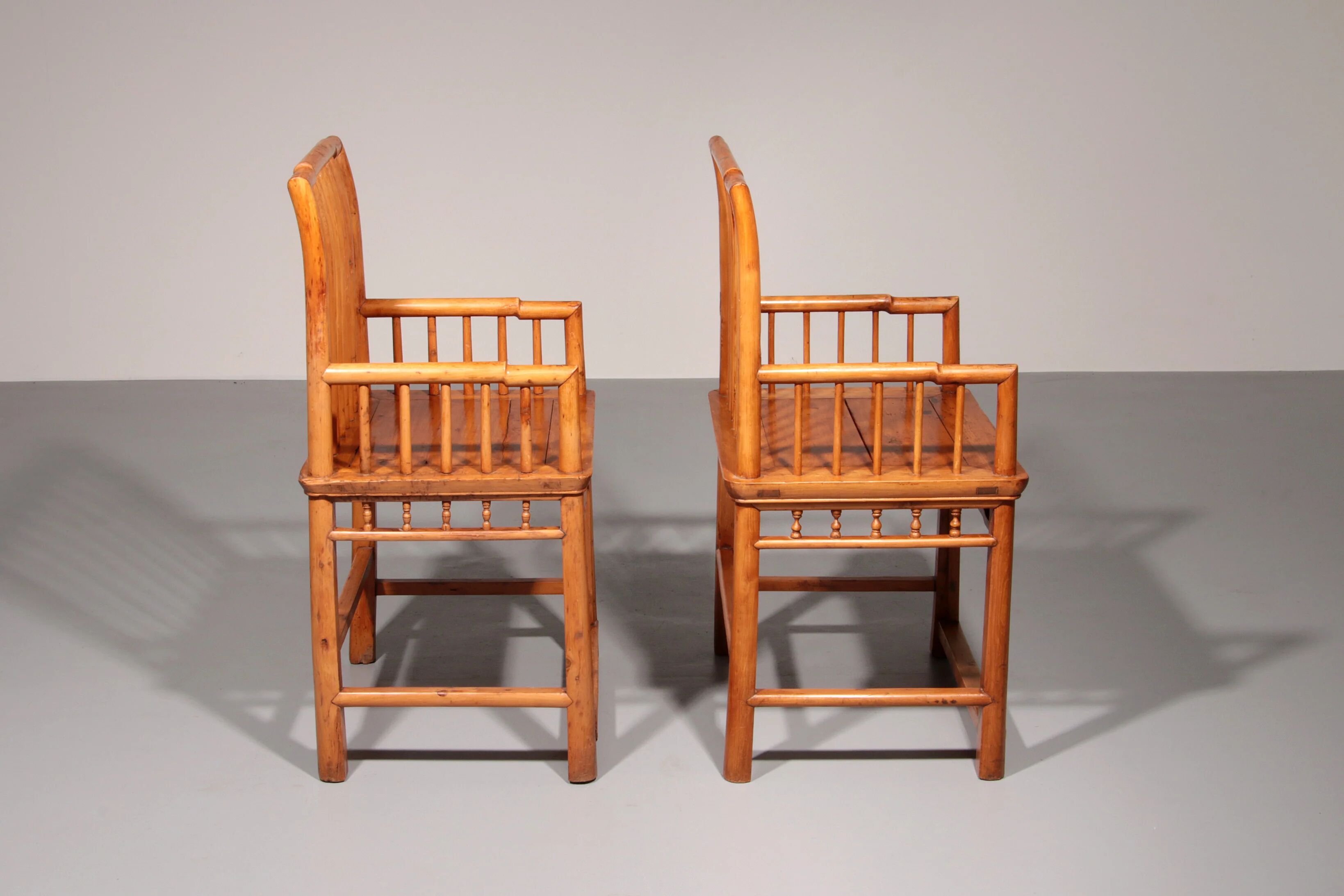 Rare Hongmu comb-back armchairs, hand-carved, late Qing dynasty, Asia