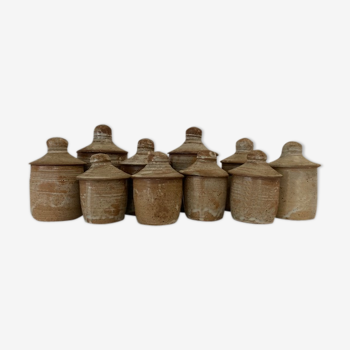 Set of pots with sandstone lid