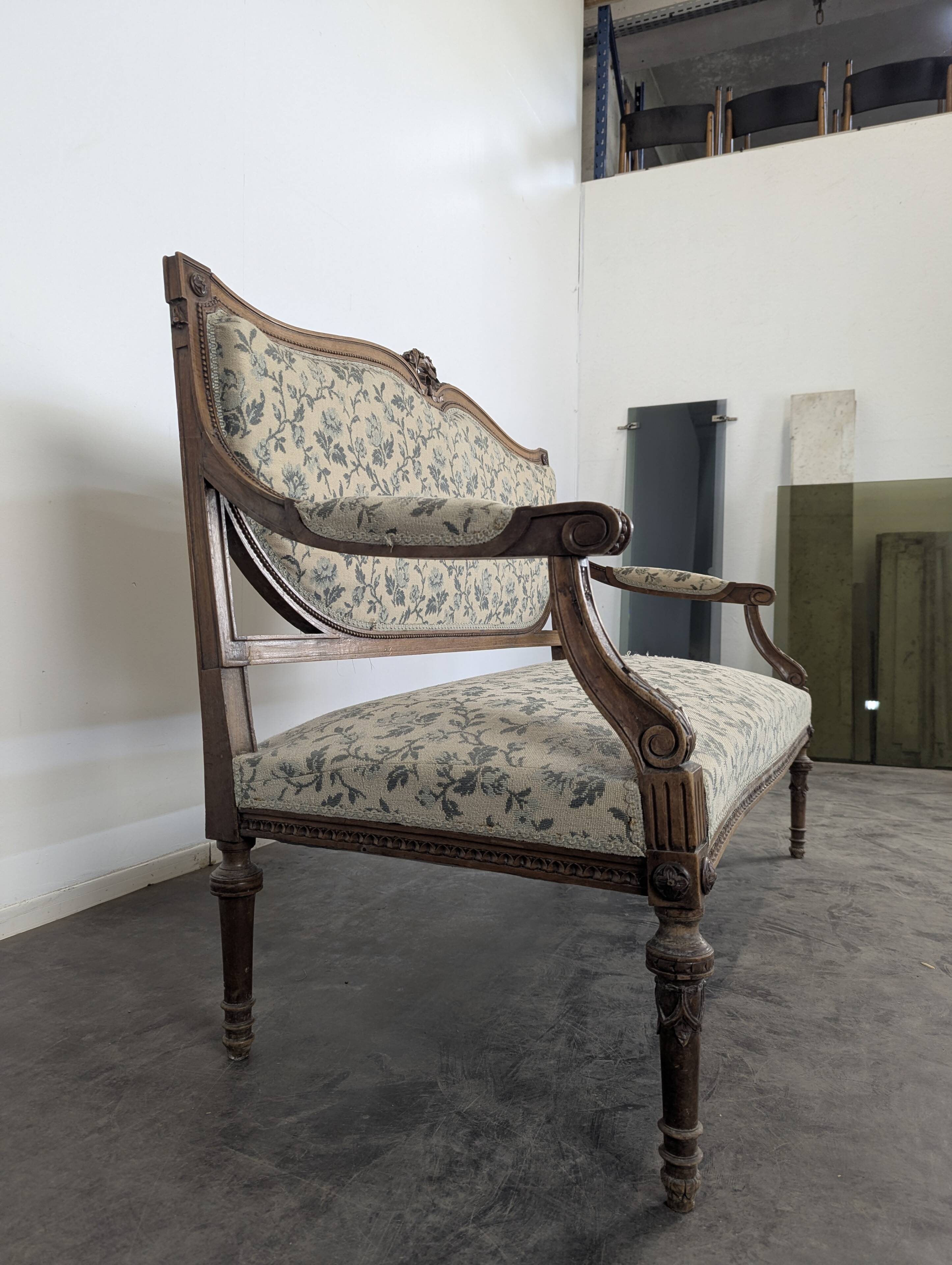 Louis XVI style salon with shield backrest from the 19th century.