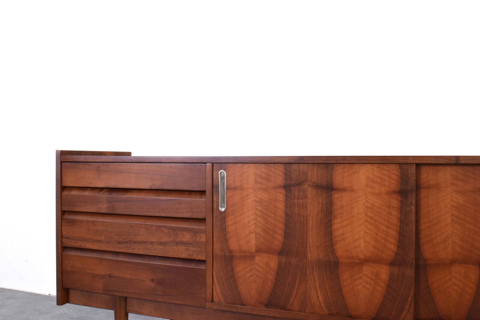 Mid-Century Polish Walnut Sideboard from Bytomskie Fabryki Mebli, 1960s.