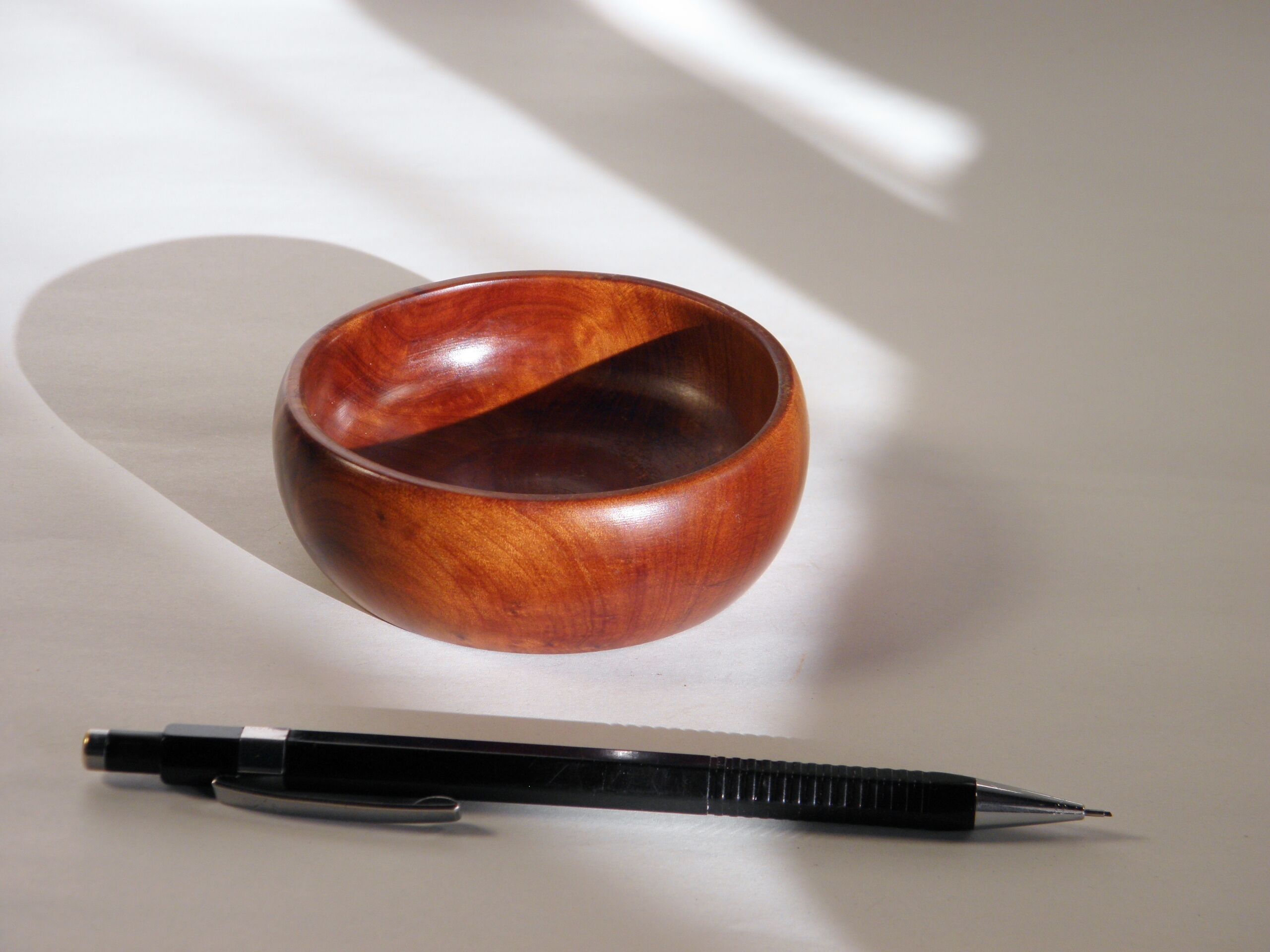 Empty-pocket cup in thuya magnifying glass 9 cm