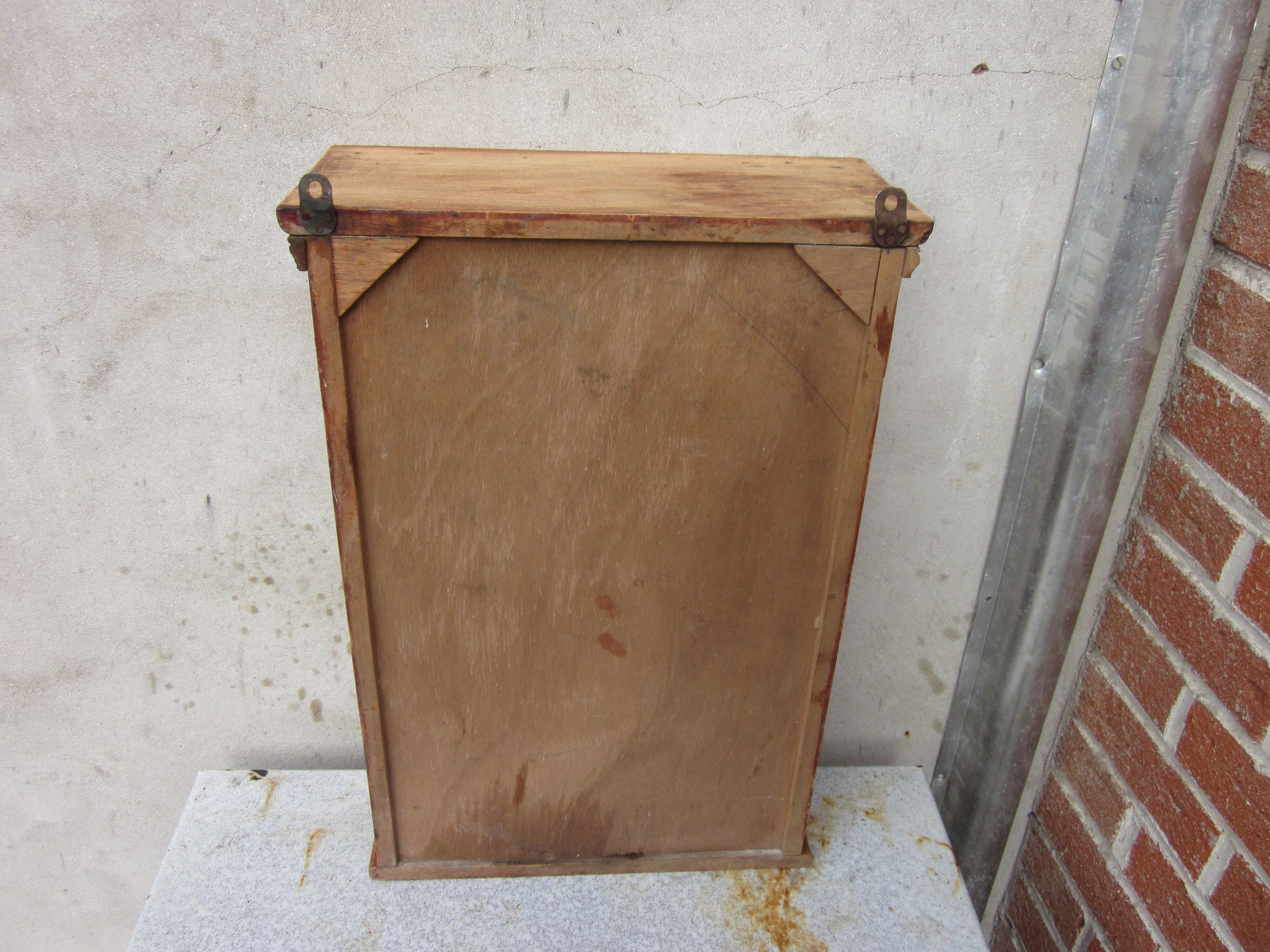 30, 40 years toilet wardrone