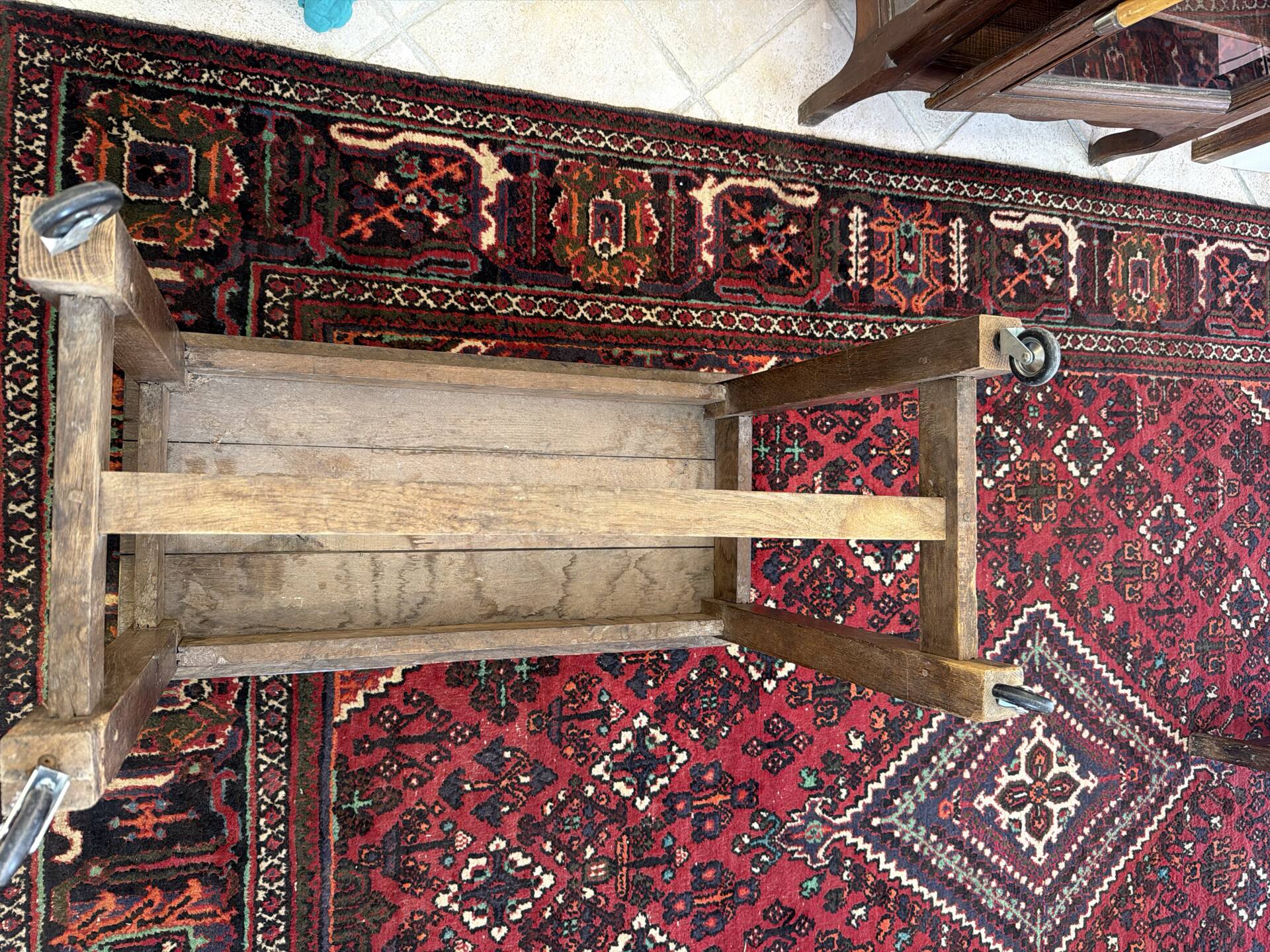 Petite table de ferme ancienne en bois massif – Patine authentique