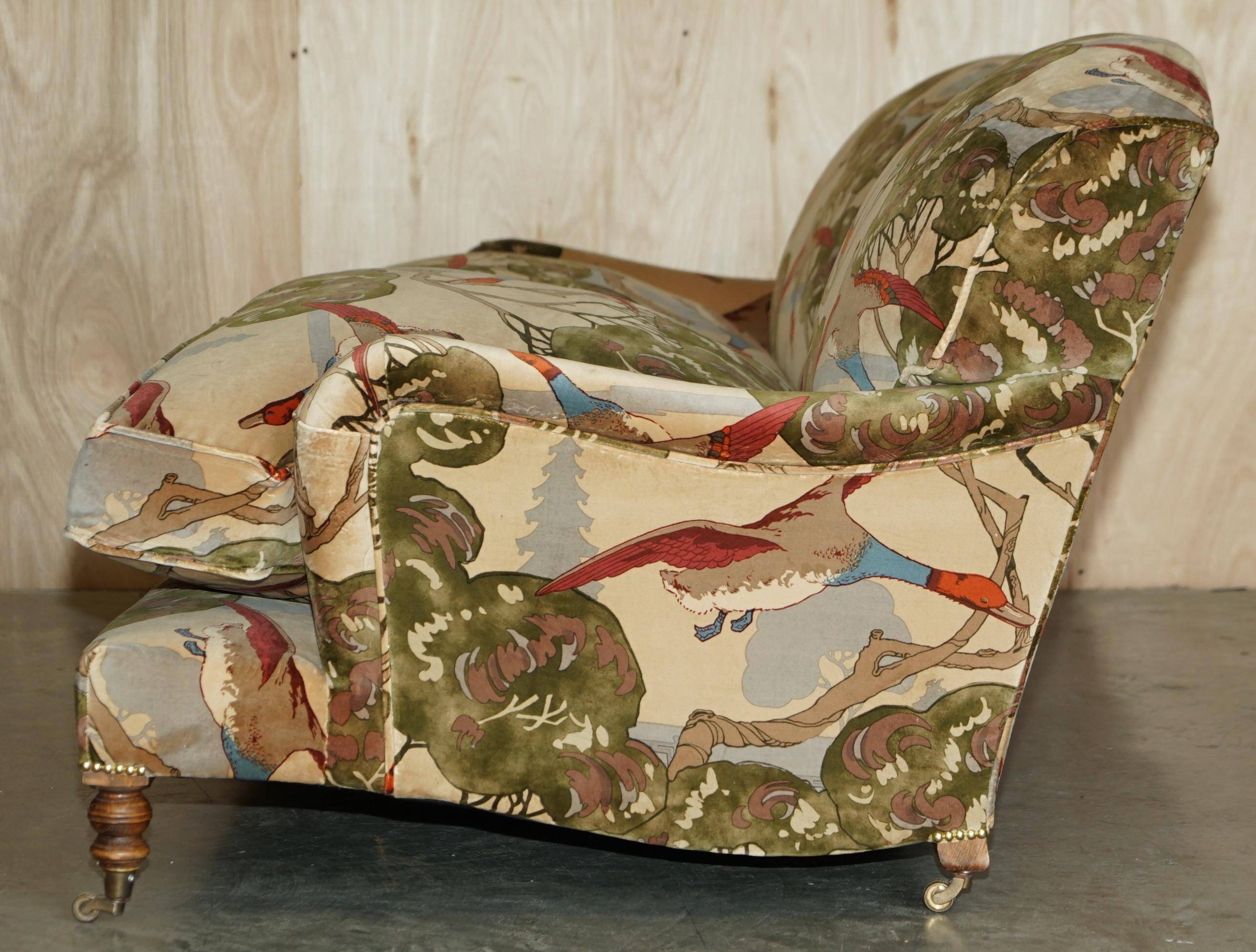 Canapé George Smith Signature Scroll Arm en velours