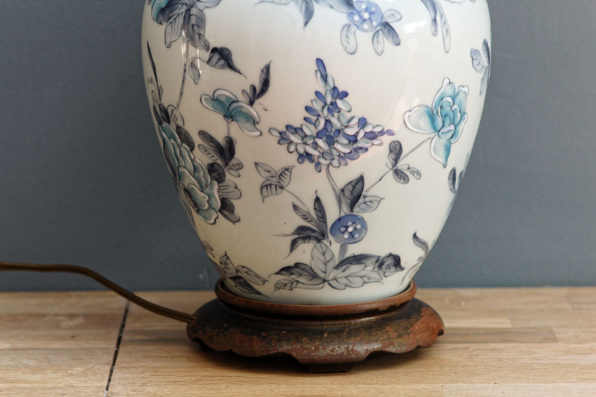 Porcelain lamp foot